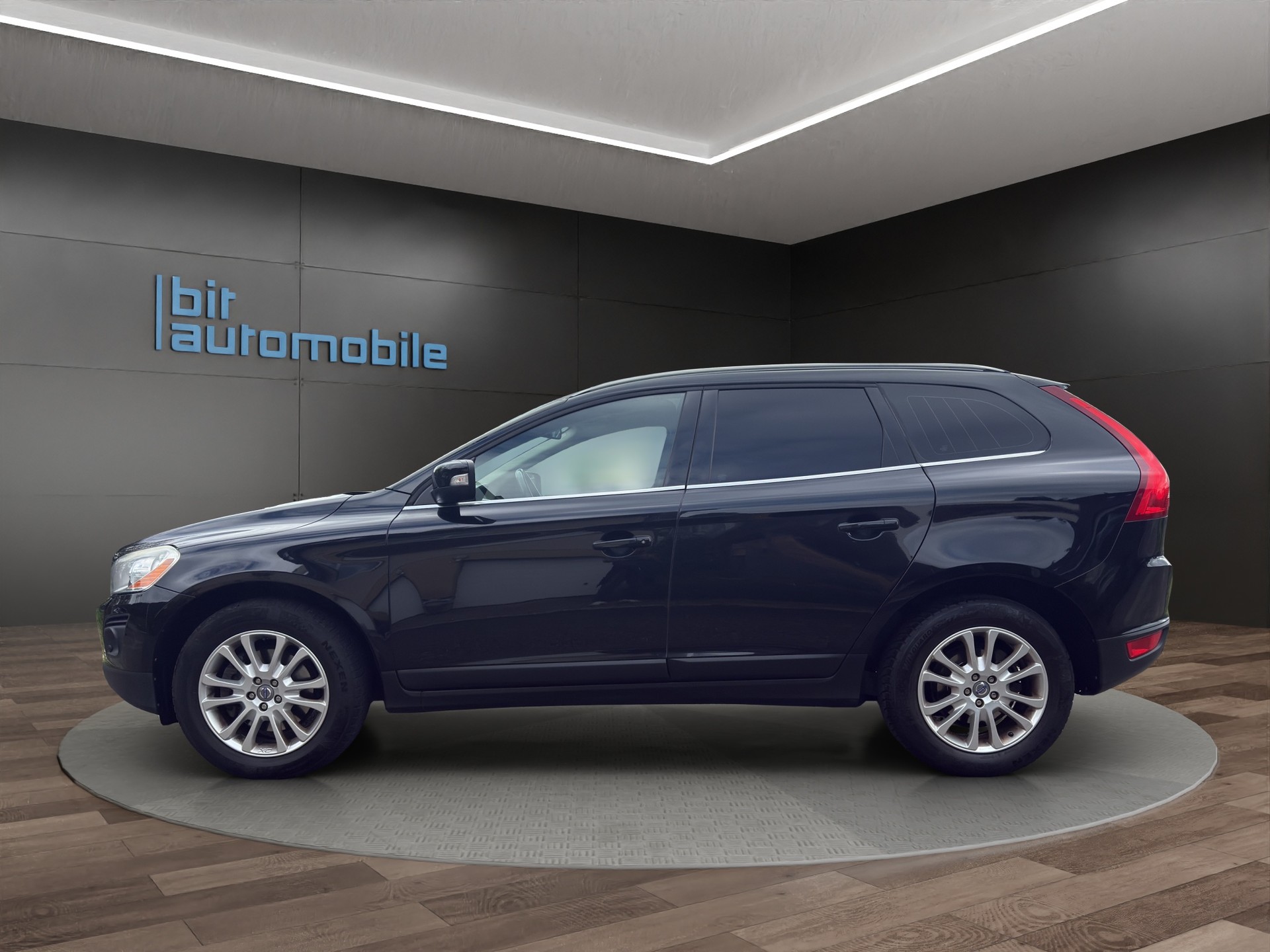 VOLVO XC60 D5 AWD Geartronic-image-2
