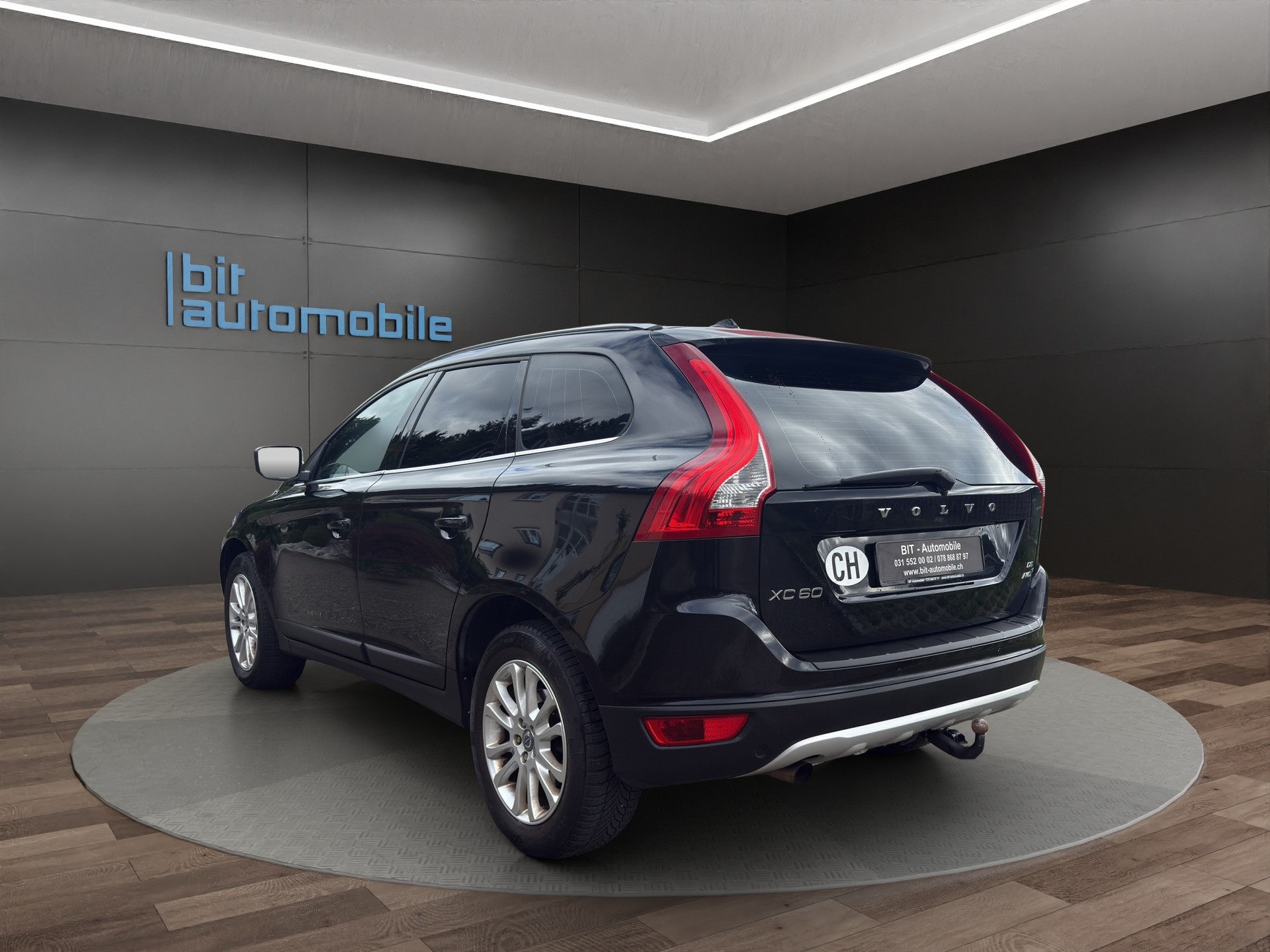 VOLVO XC60 D5 AWD Geartronic-image-4