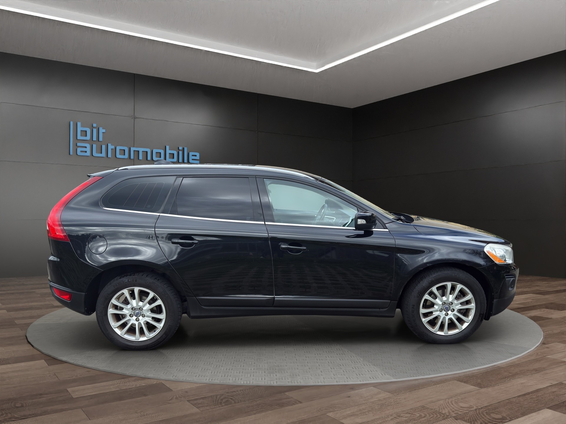 VOLVO XC60 D5 AWD Geartronic-image-8
