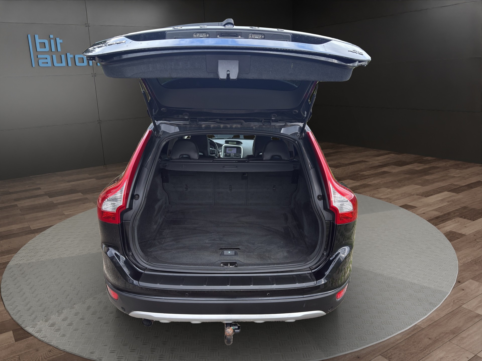 VOLVO XC60 D5 AWD Geartronic-image-6