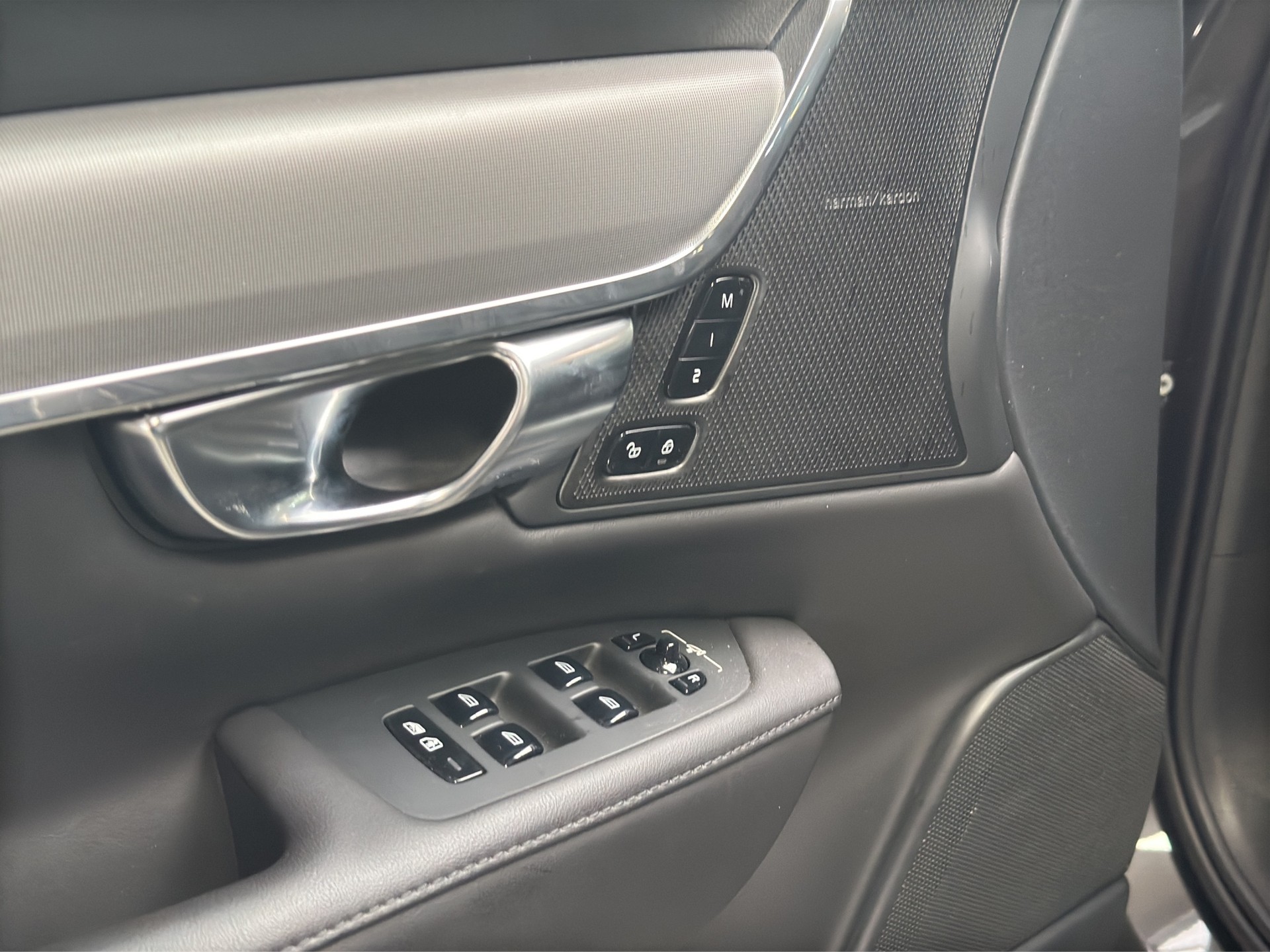 VOLVO S90 B4 AWD Mild Hybrid Plus Bright Geartronic-image-8