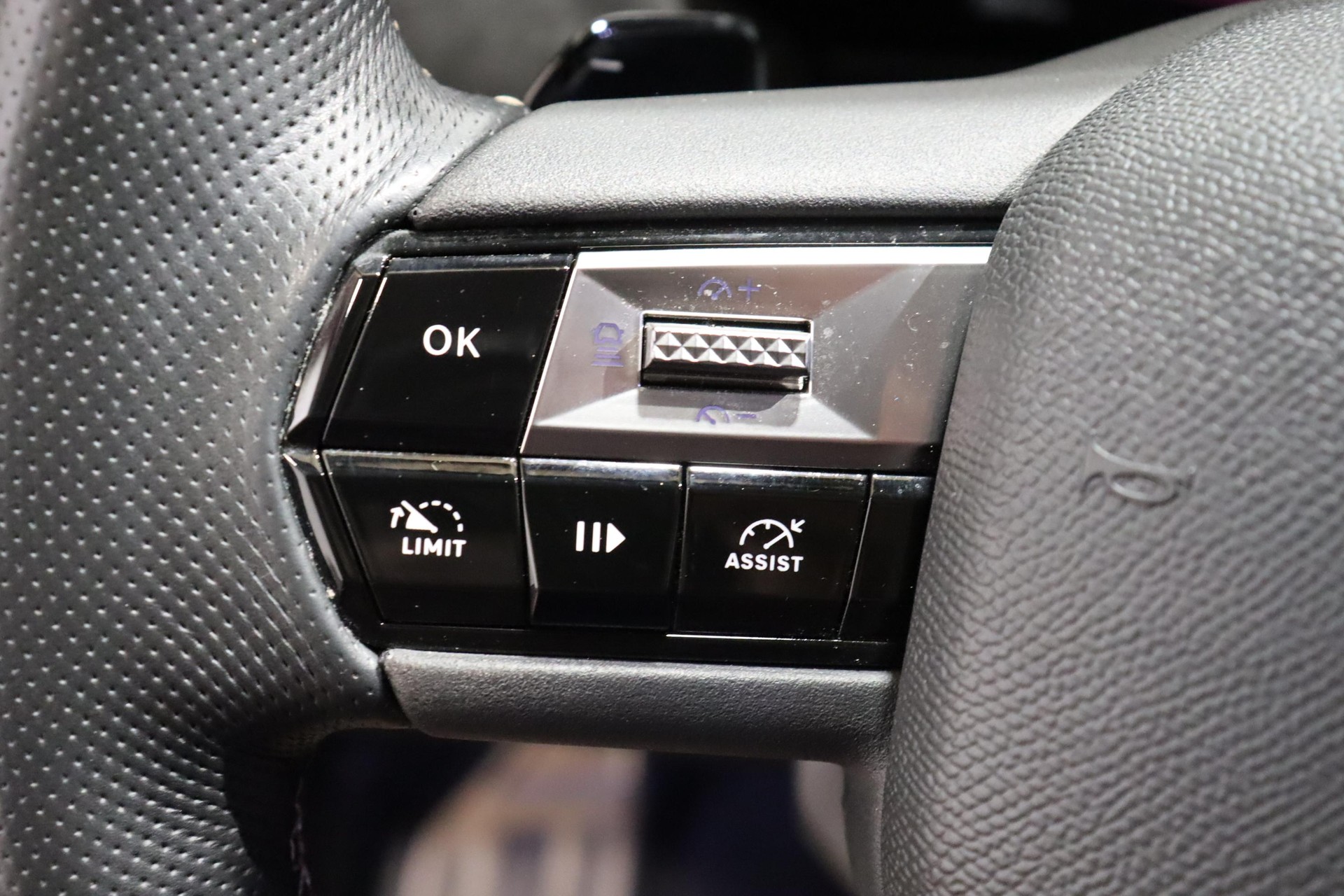 DS AUTOMOBILES 4 1.6 PureTech 225 Performance Line+-image-12