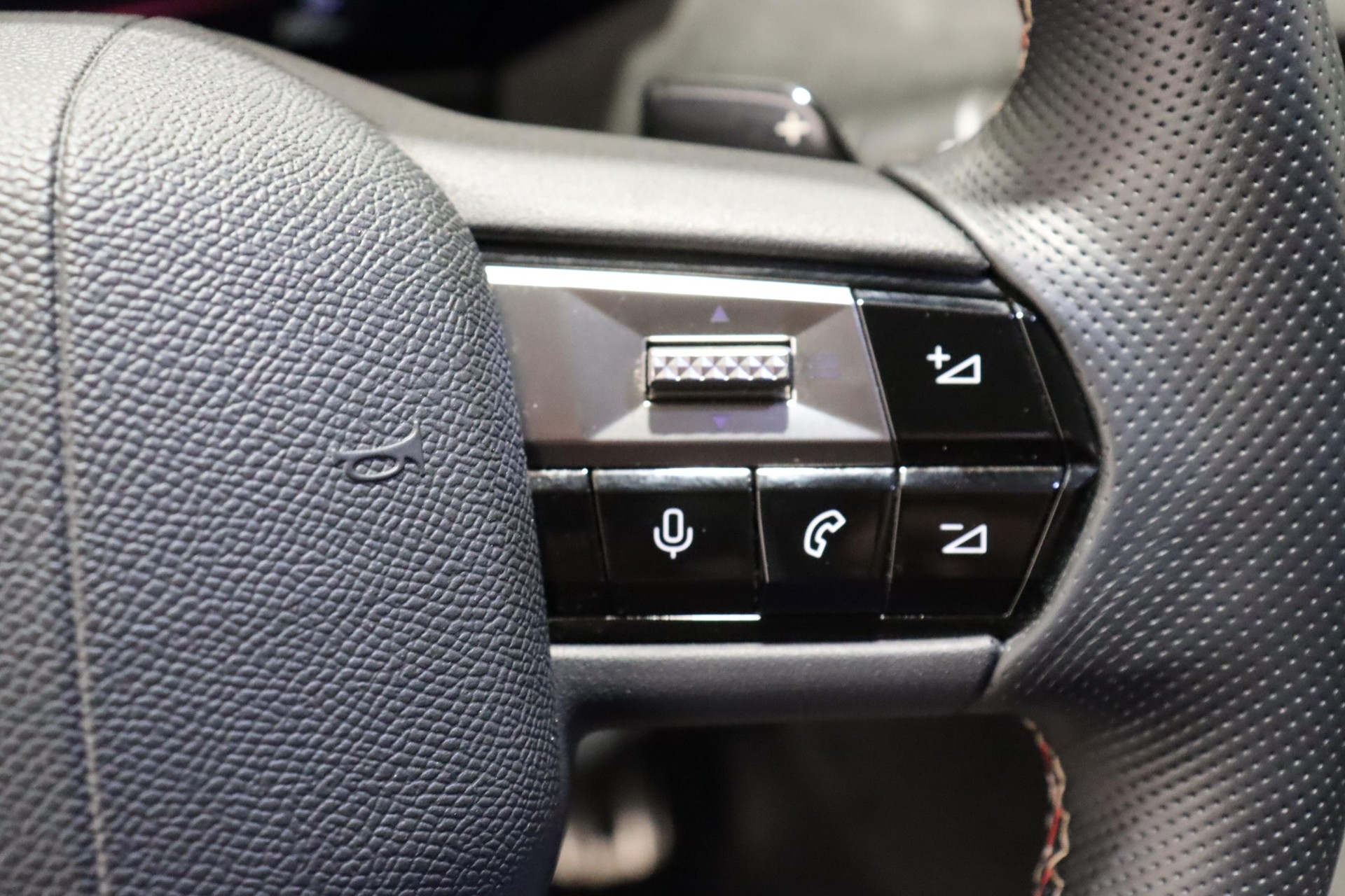 DS AUTOMOBILES 4 1.6 PureTech 225 Performance Line+-image-11
