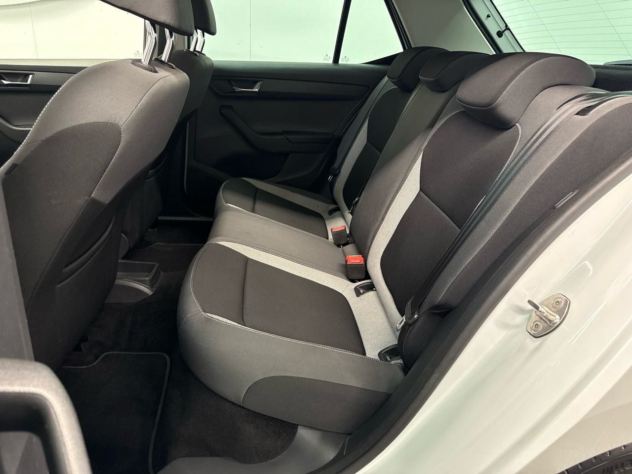 SKODA Fabia 1.2 TSI Ambition-image-9