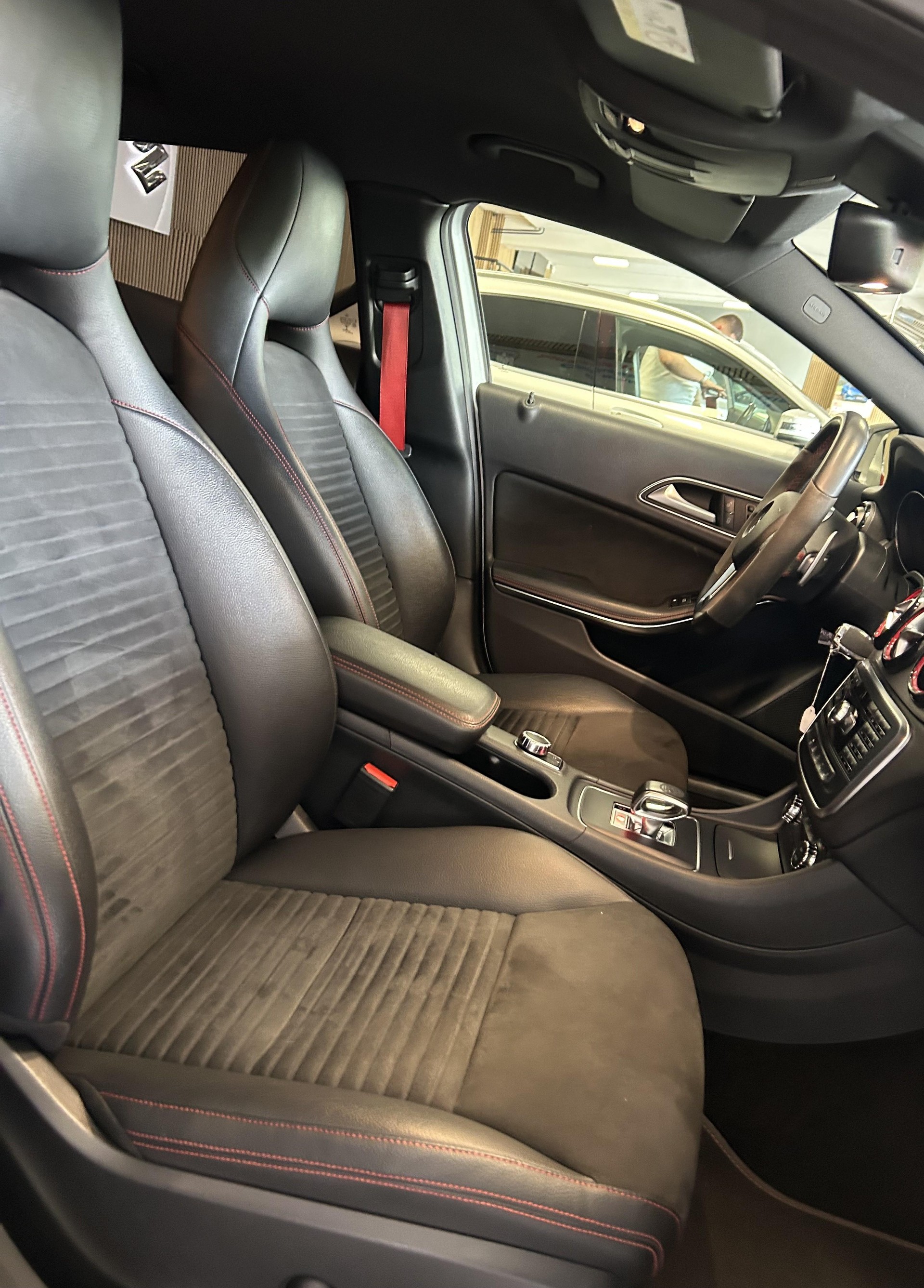 MERCEDES-BENZ GLA 45 AMG 4m-image-12