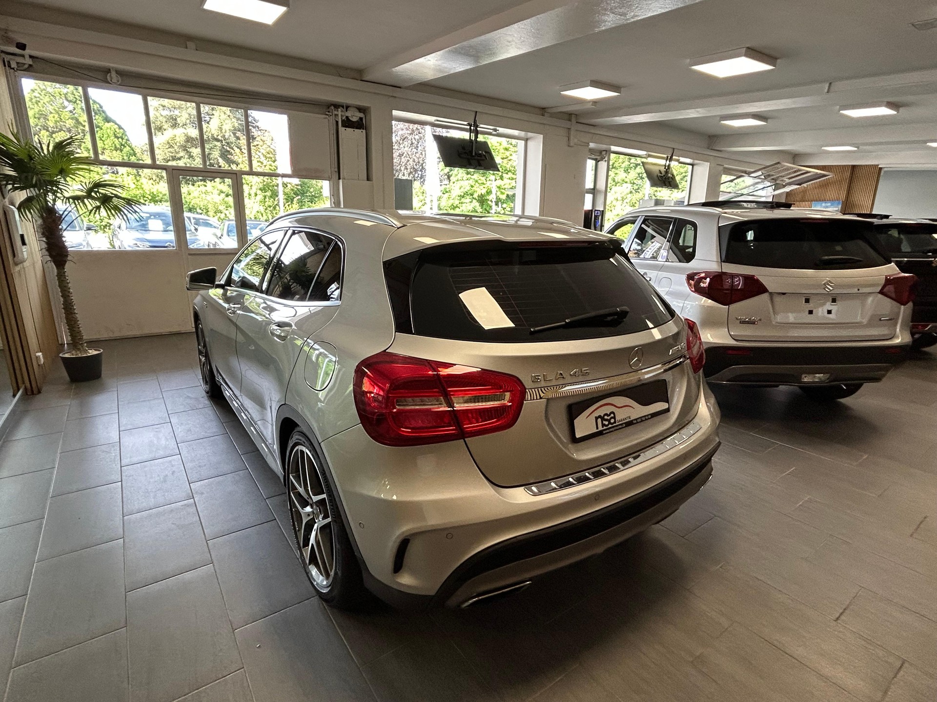 MERCEDES-BENZ GLA 45 AMG 4m-image-4