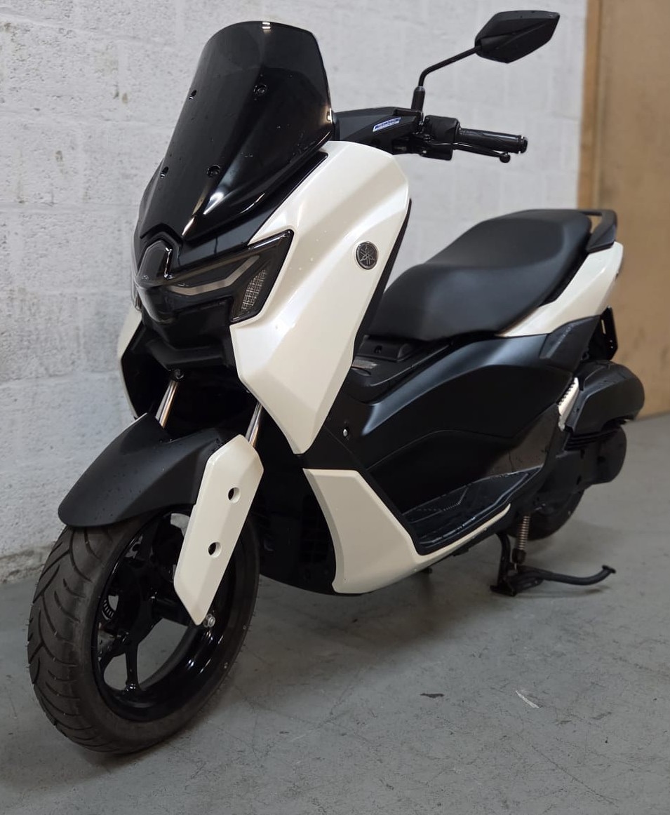 YAMAHA N-MAX 2025-showroom-element-2