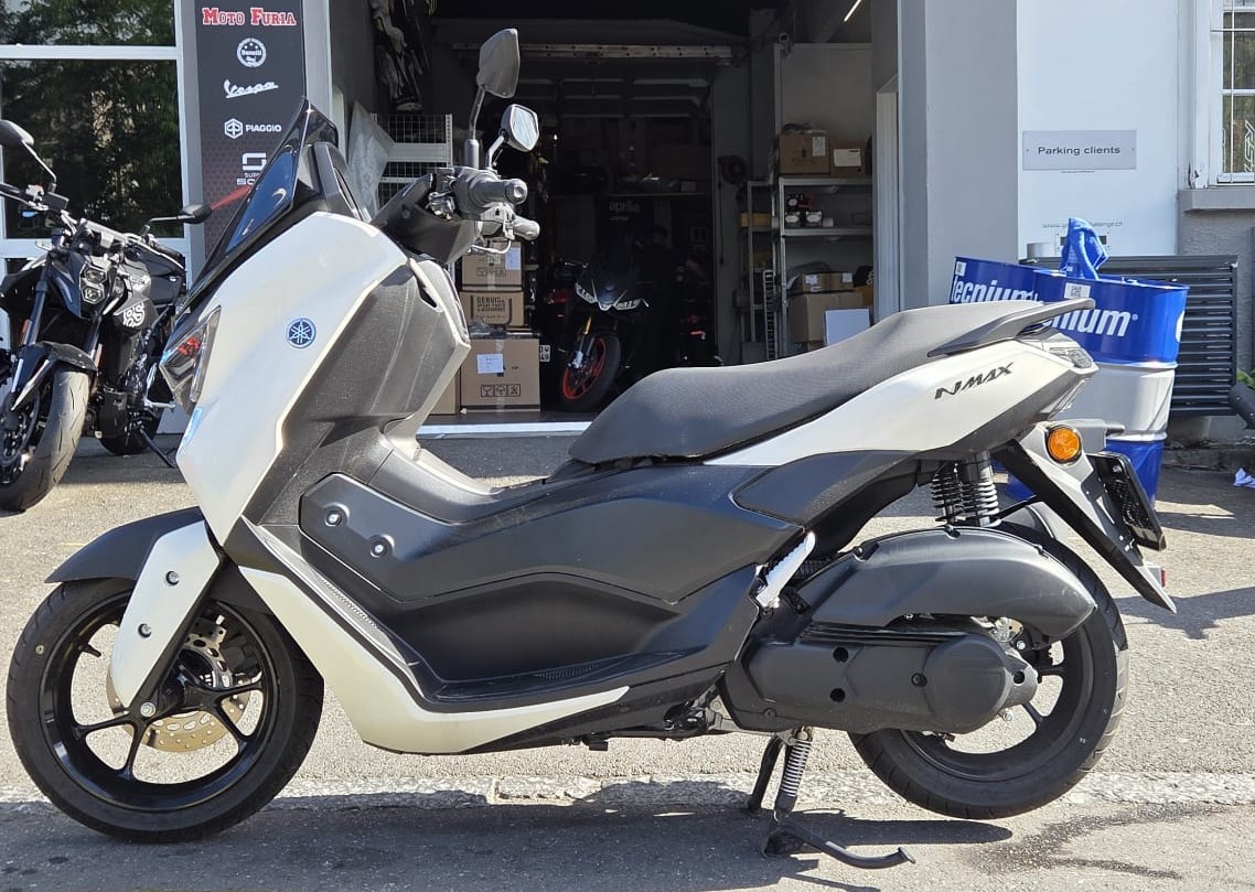 YAMAHA N-MAX 2025-showroom-element-2