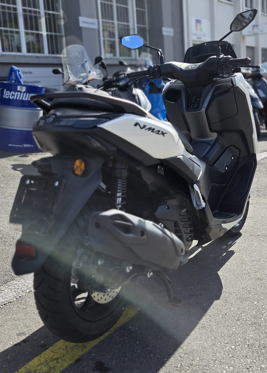 YAMAHA N-MAX 2025-showroom-element-3