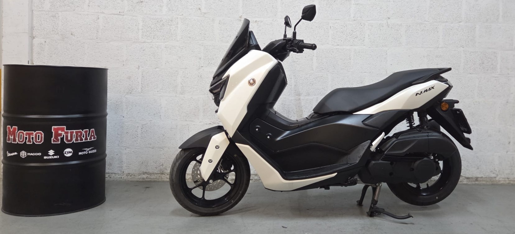 YAMAHA N-MAX 2025-showroom-element-3