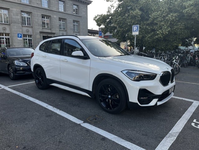BMW 25e xDrive Sport Line-image-2