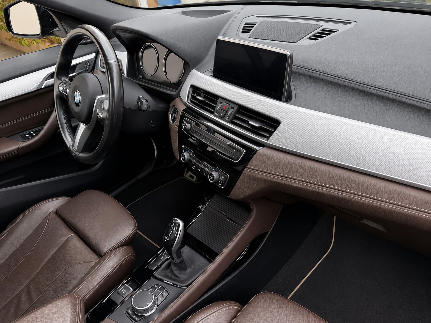 BMW 20i sDrive-image-1