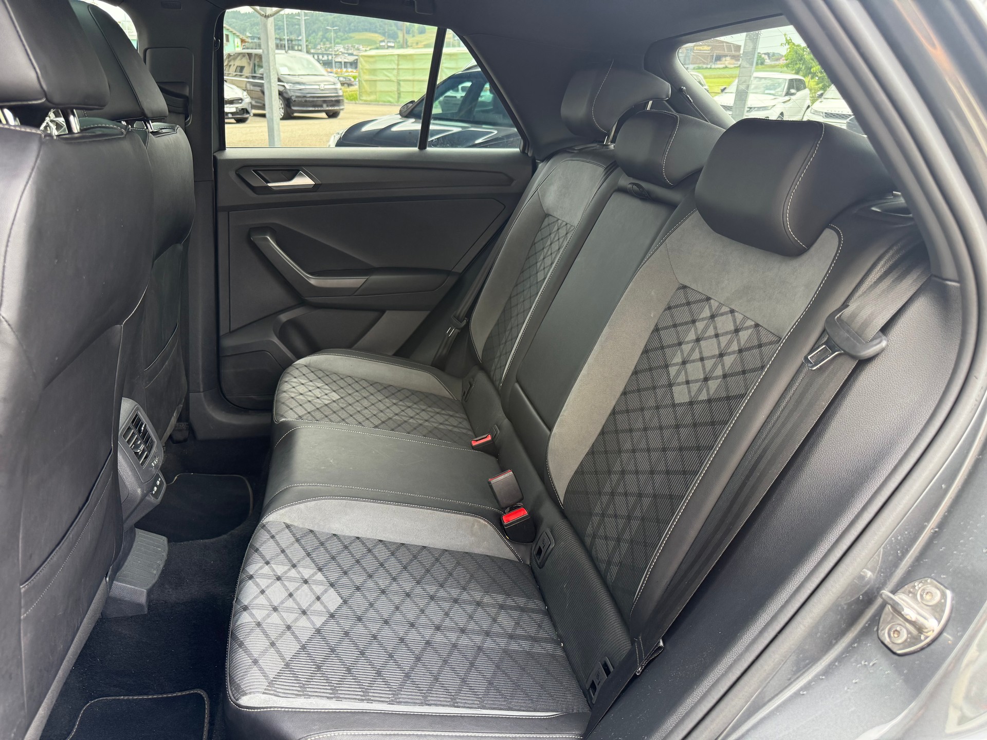 VW T-Roc 2.0 TSI R-Line DSG 4motion-image-10