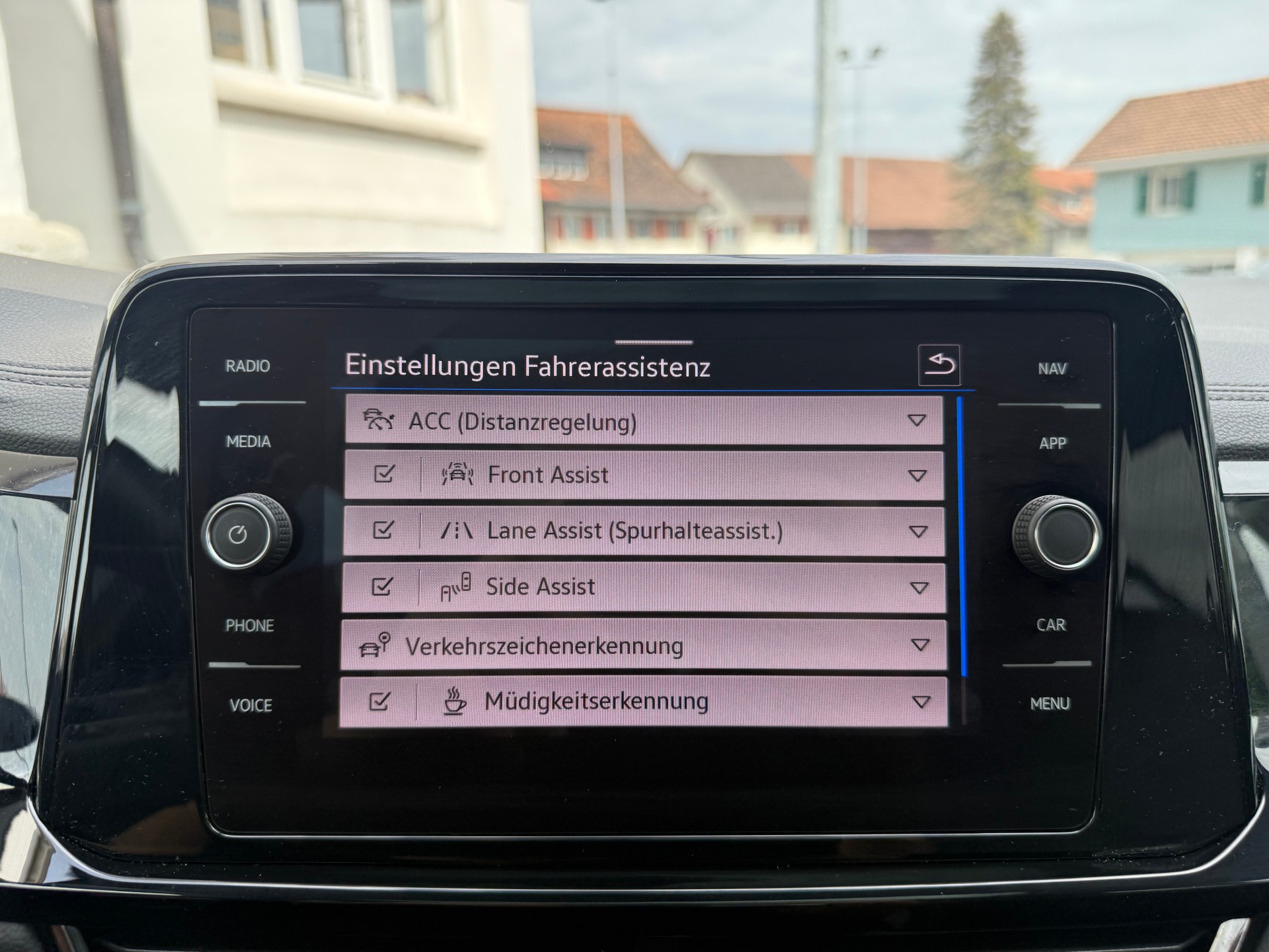 VW T-Roc 2.0 TSI R-Line DSG 4motion-image-16
