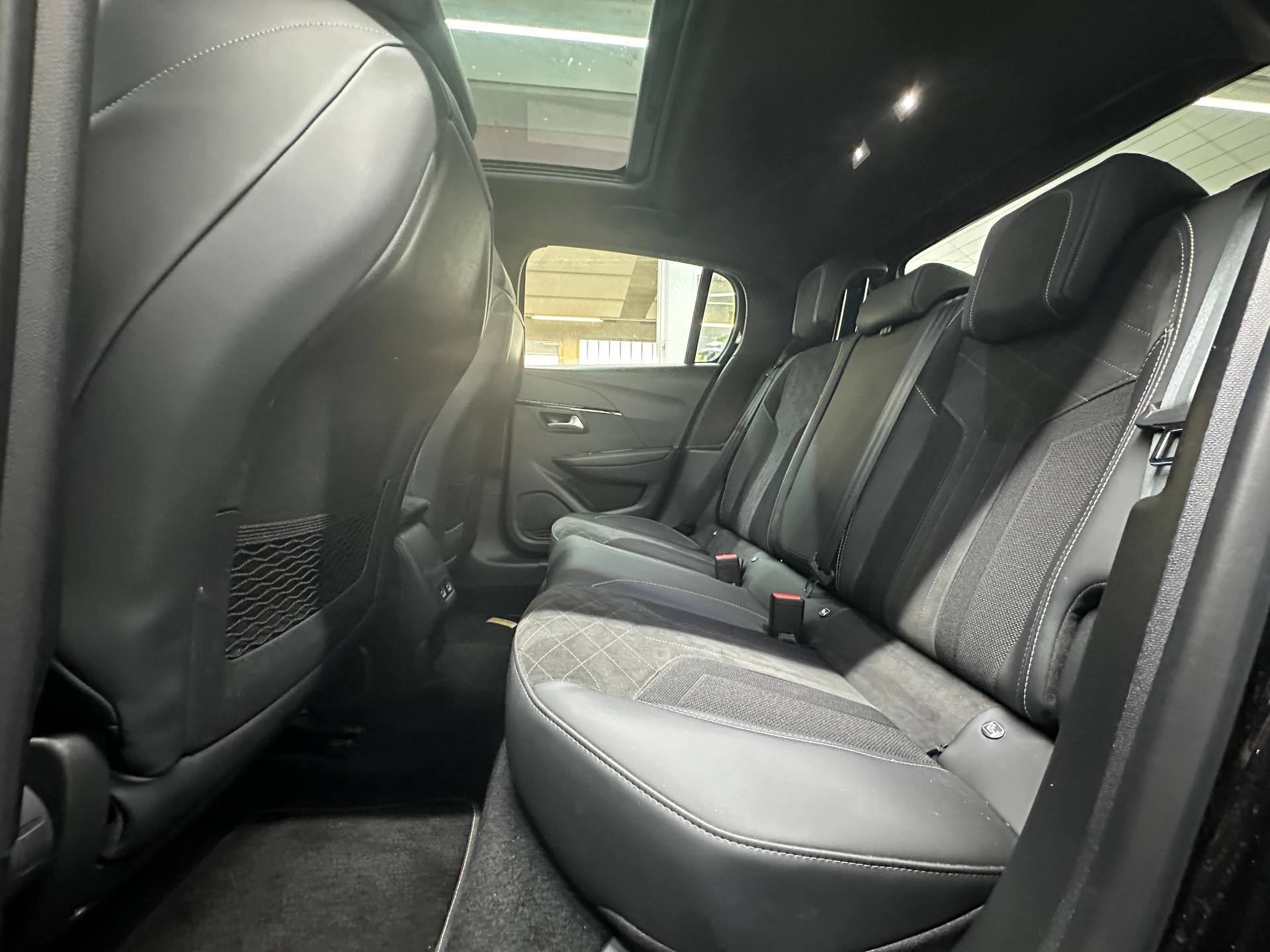 PEUGEOT 208 Elektrik GT Pack-image-8
