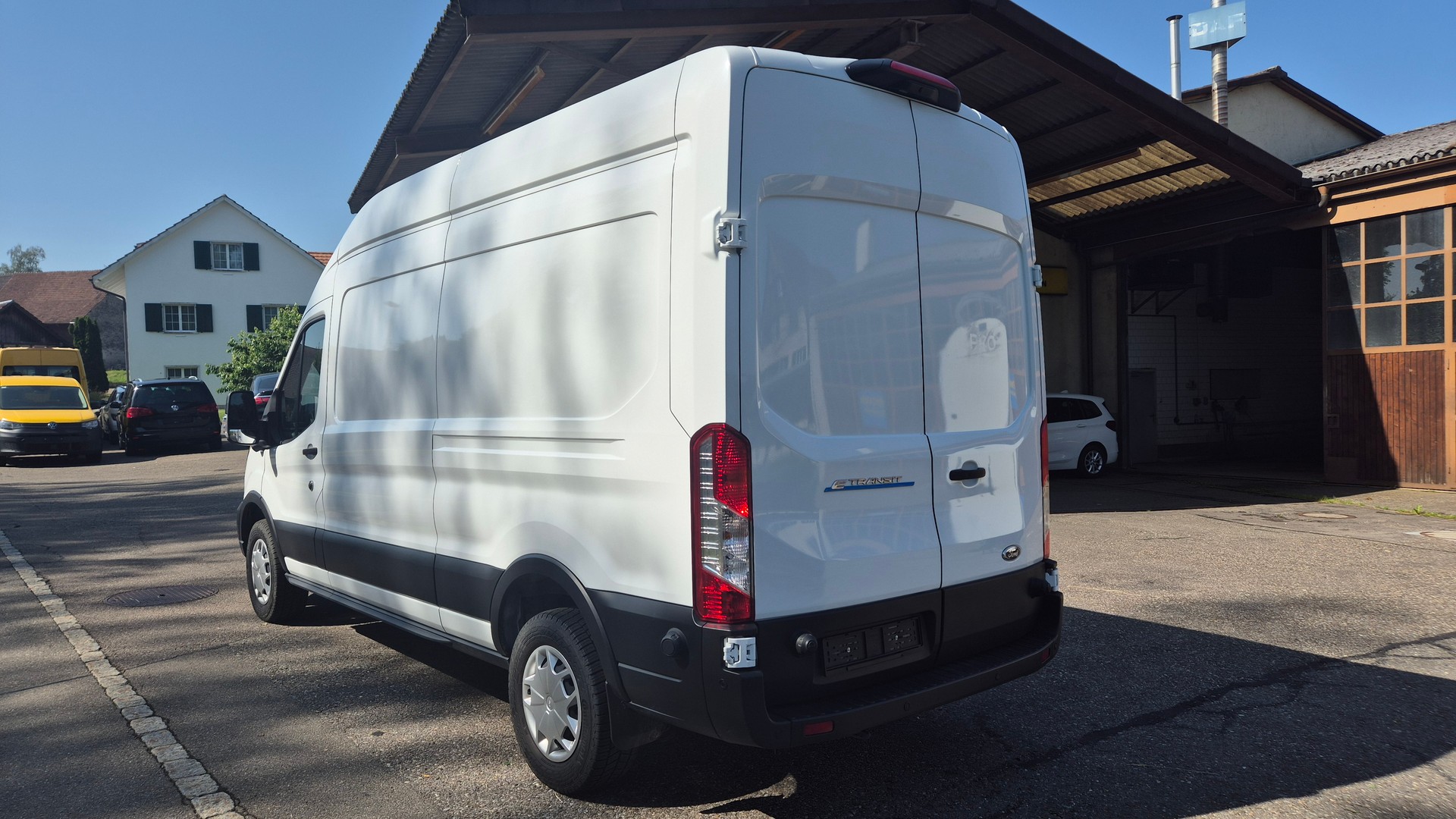 FORD E-Transit 350 L3 Trend RWD 68kWh-image-1