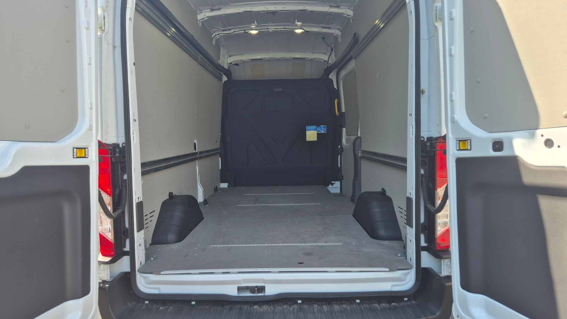 FORD E-Transit 350 L3 Trend RWD 68kWh-image-5