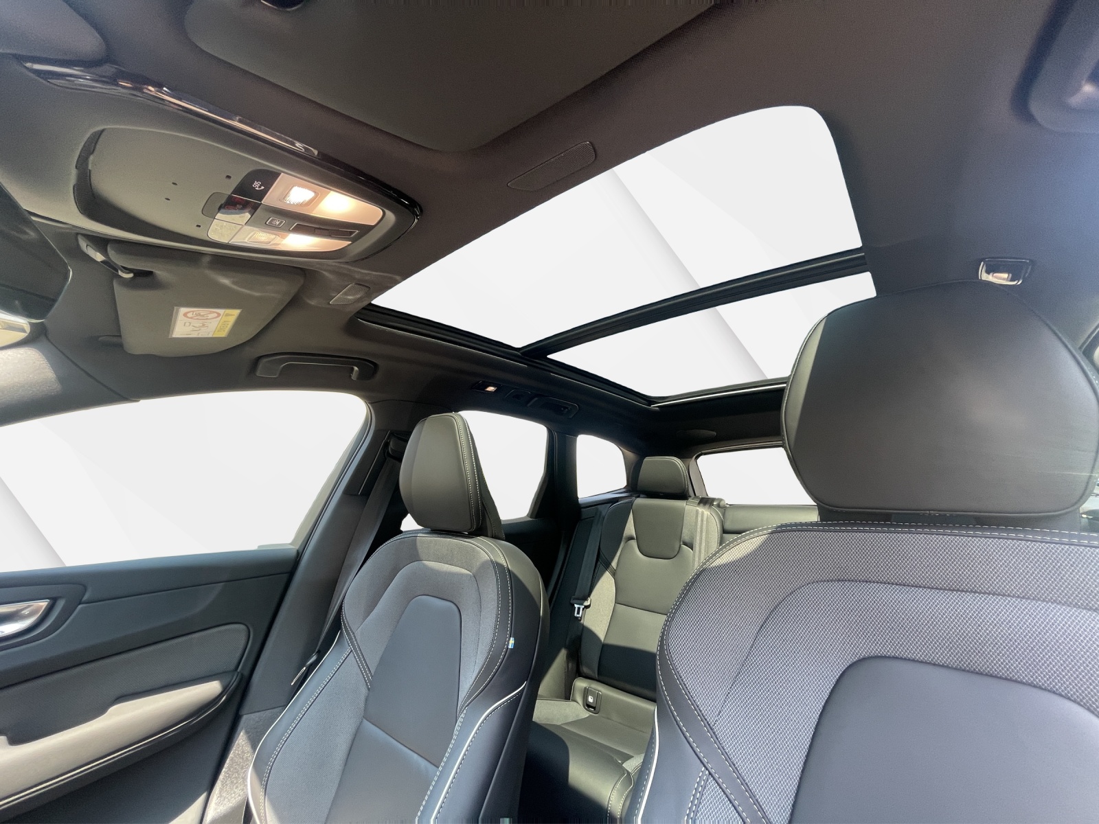 VOLVO XC60 2.0 T6 TE Black Edition eAWD-image-17