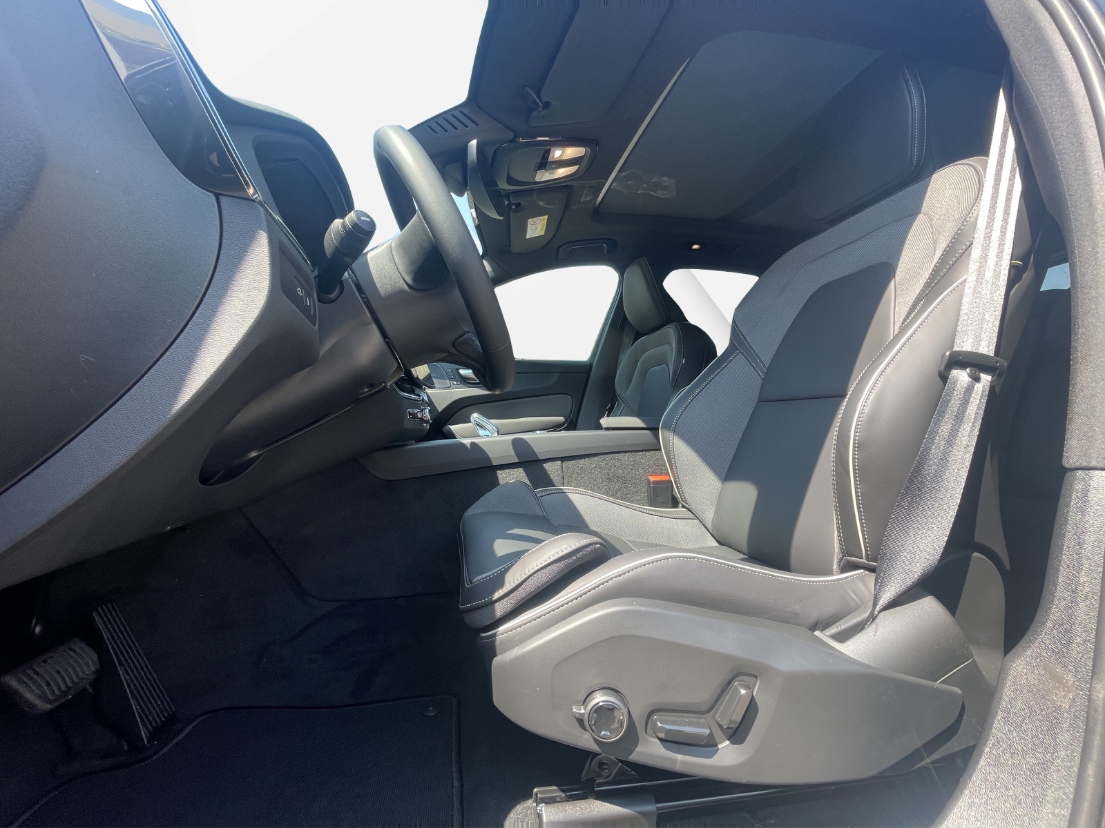 VOLVO XC60 2.0 T6 TE Black Edition eAWD-image-9