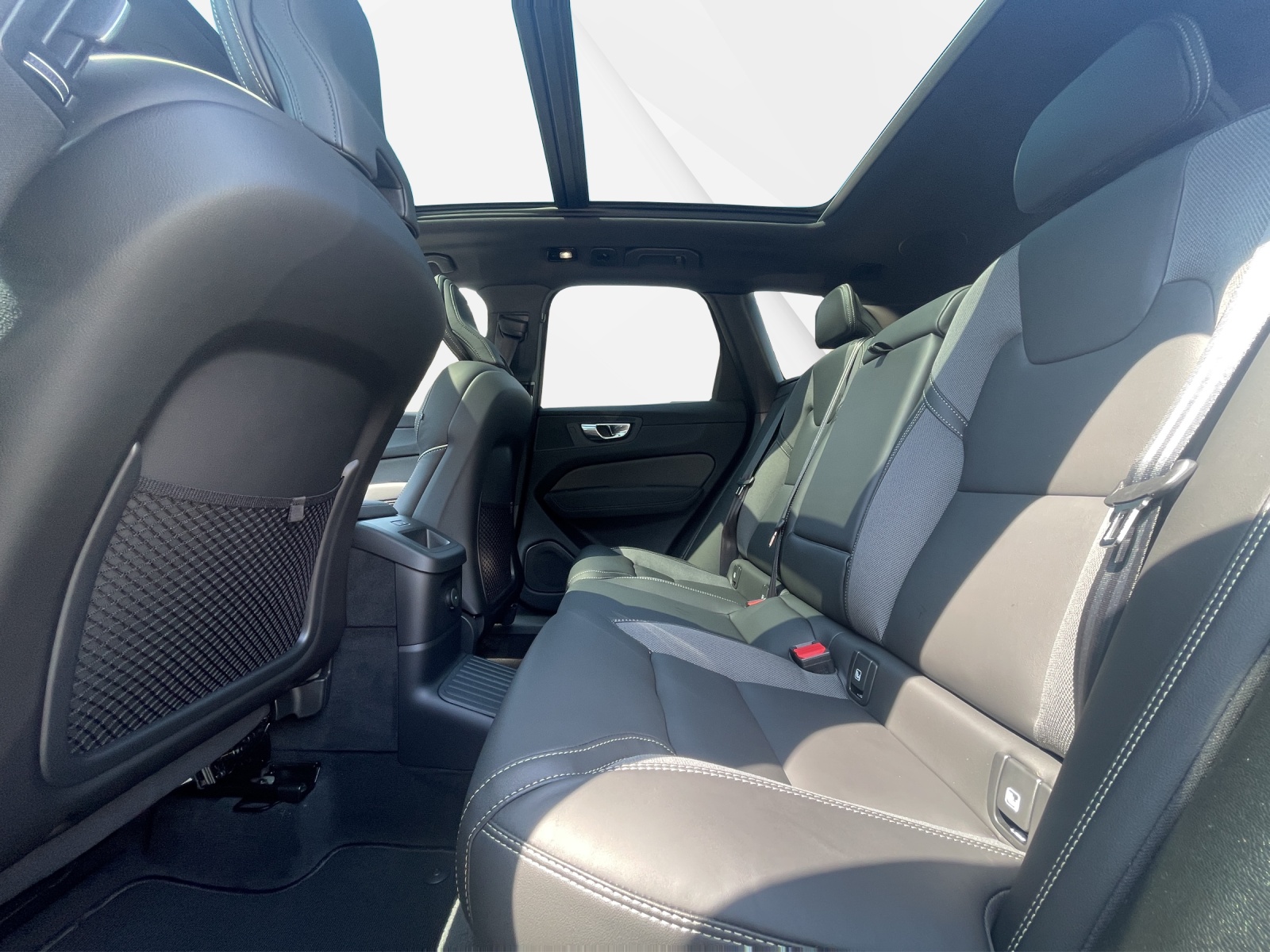 VOLVO XC60 2.0 T6 TE Black Edition eAWD-image-13