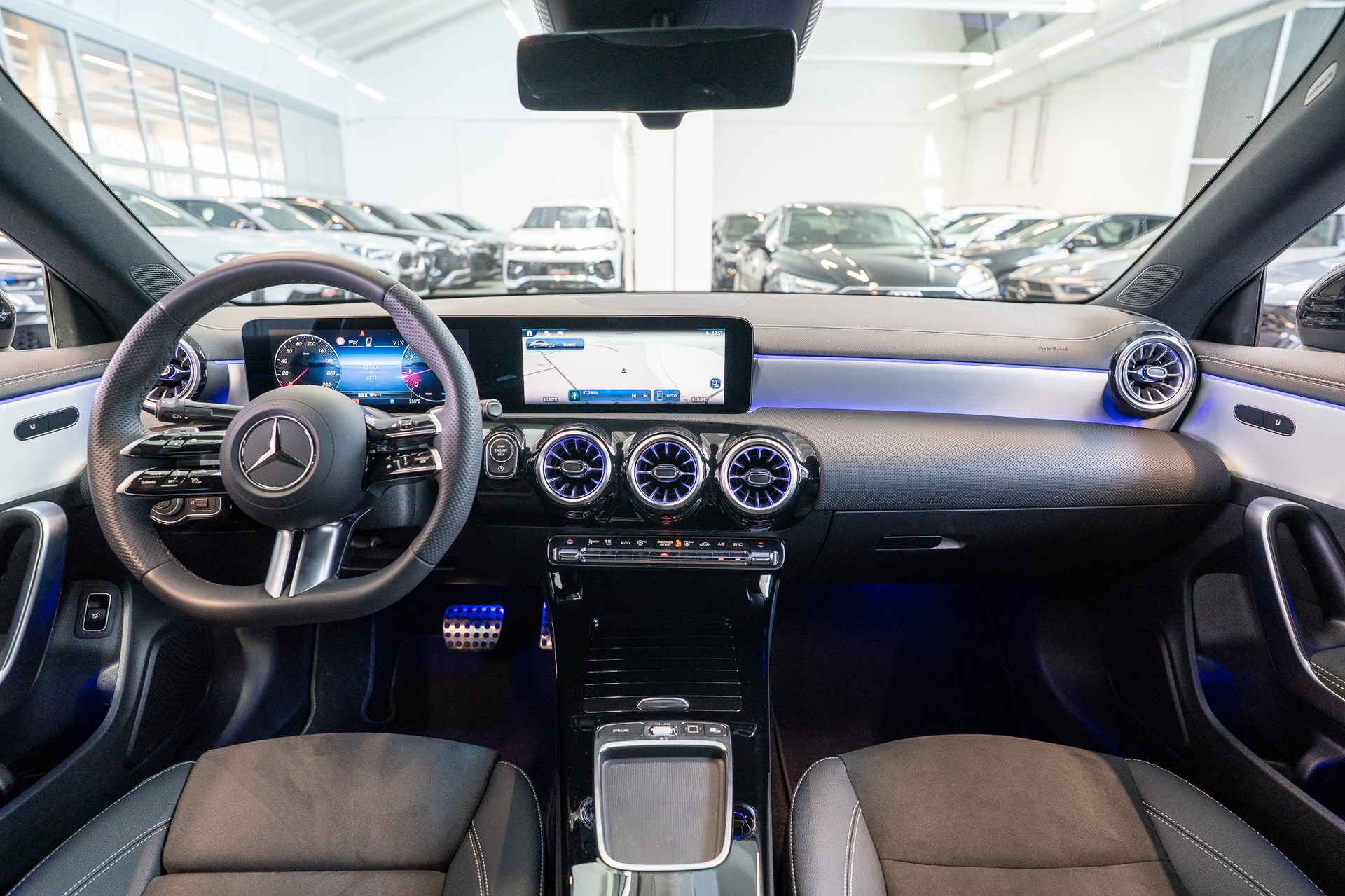 MERCEDES-BENZ CLA 200 AMG Line / Facelift / Rückfahrkamera / Ambientebeleuchtung-image-16