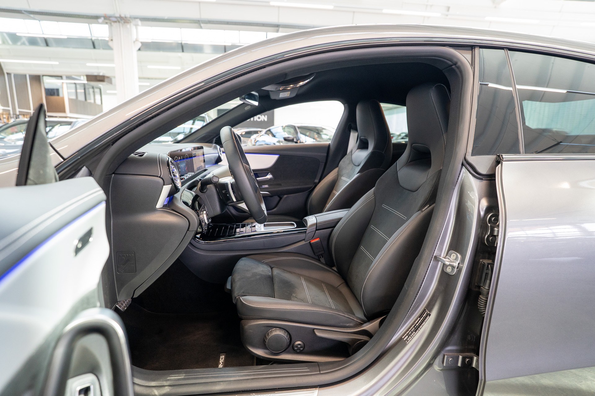 MERCEDES-BENZ CLA 200 AMG Line / Facelift / Rückfahrkamera / Ambientebeleuchtung-image-8