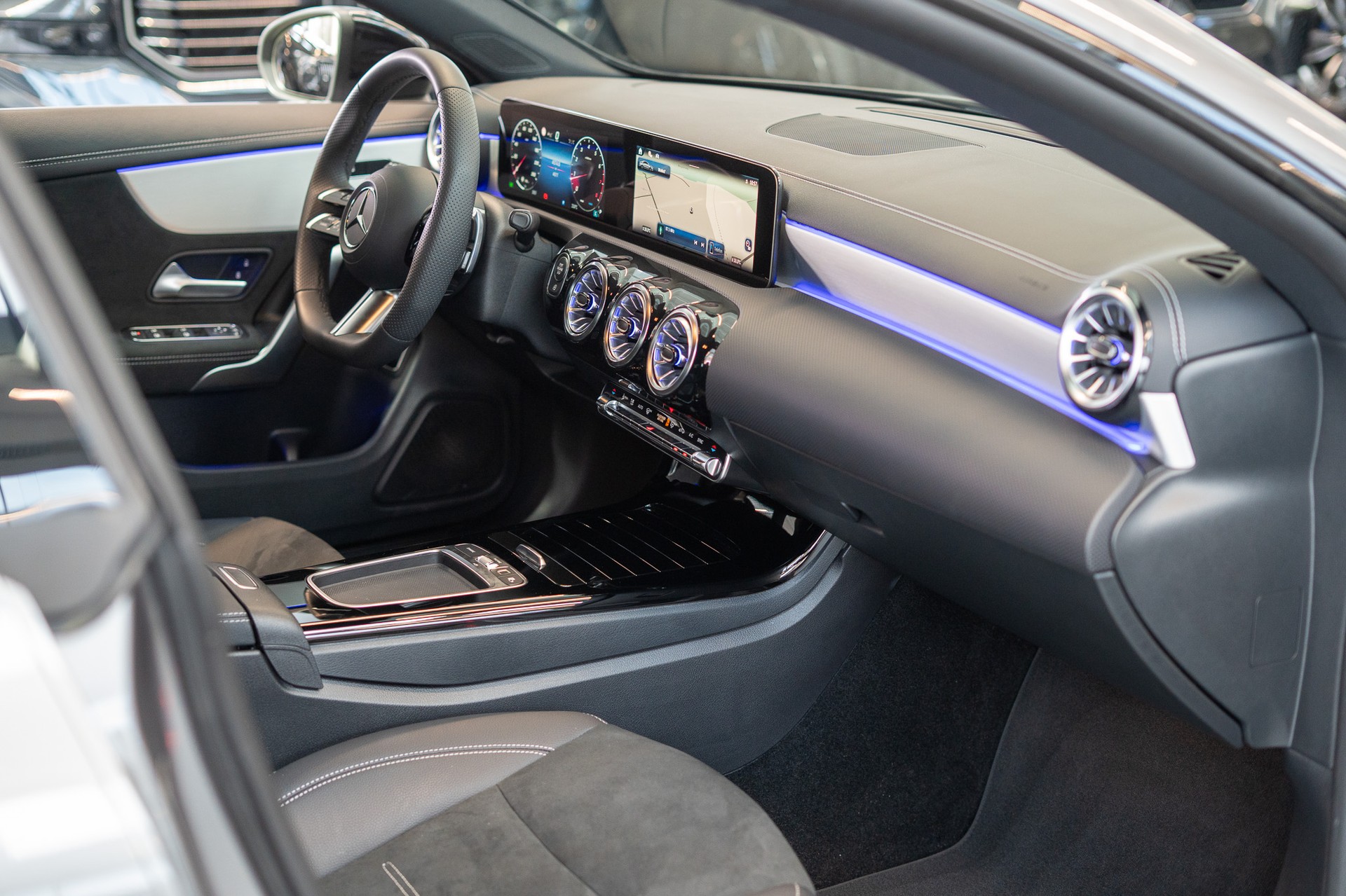 MERCEDES-BENZ CLA 200 AMG Line / Facelift / Rückfahrkamera / Ambientebeleuchtung-image-15