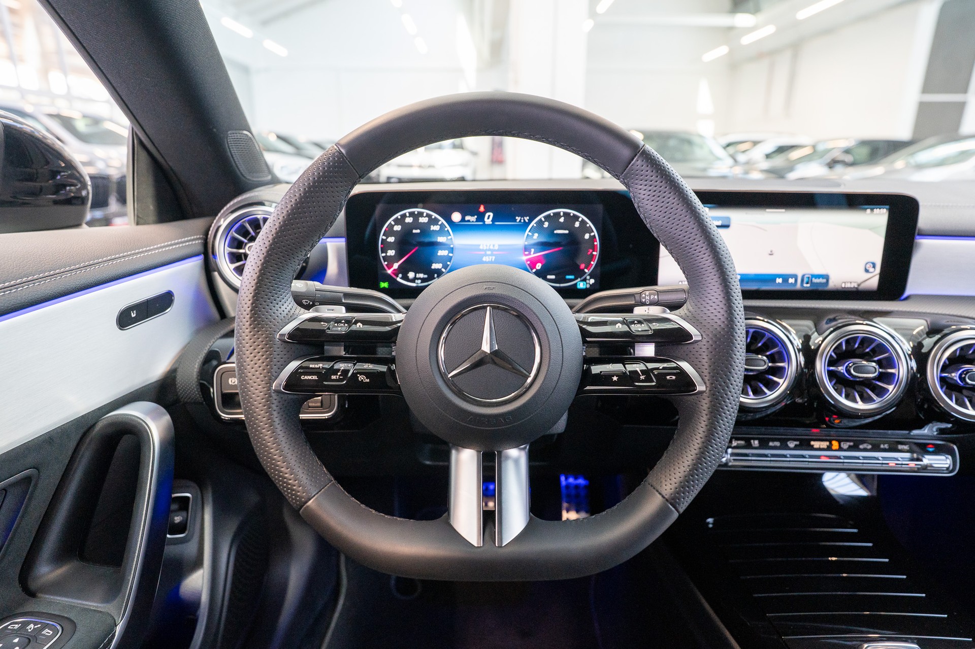 MERCEDES-BENZ CLA 200 AMG Line / Facelift / Rückfahrkamera / Ambientebeleuchtung-image-17