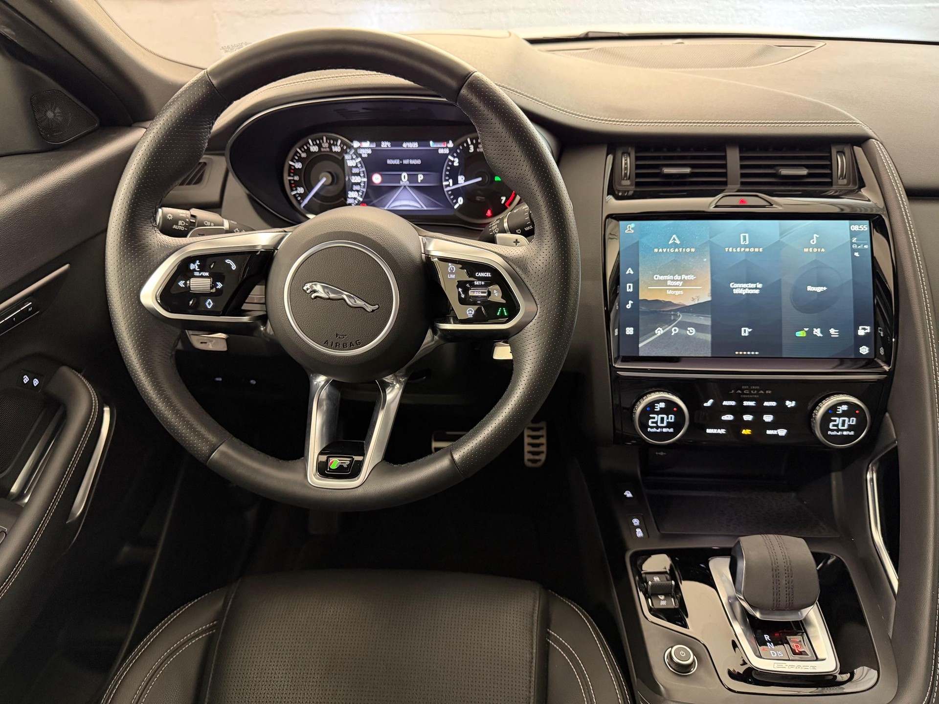 JAGUAR E-Pace 2.0 I4 200 R-Dynamic S AWD-image-6