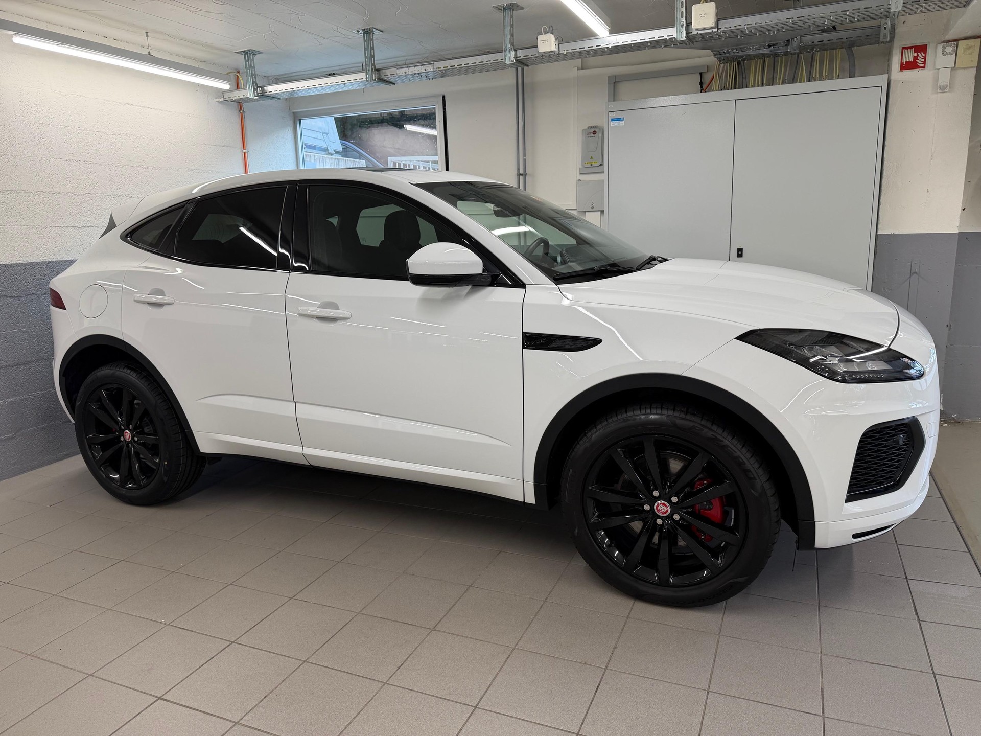JAGUAR E-Pace 2.0 I4 200 R-Dynamic S AWD-image-4