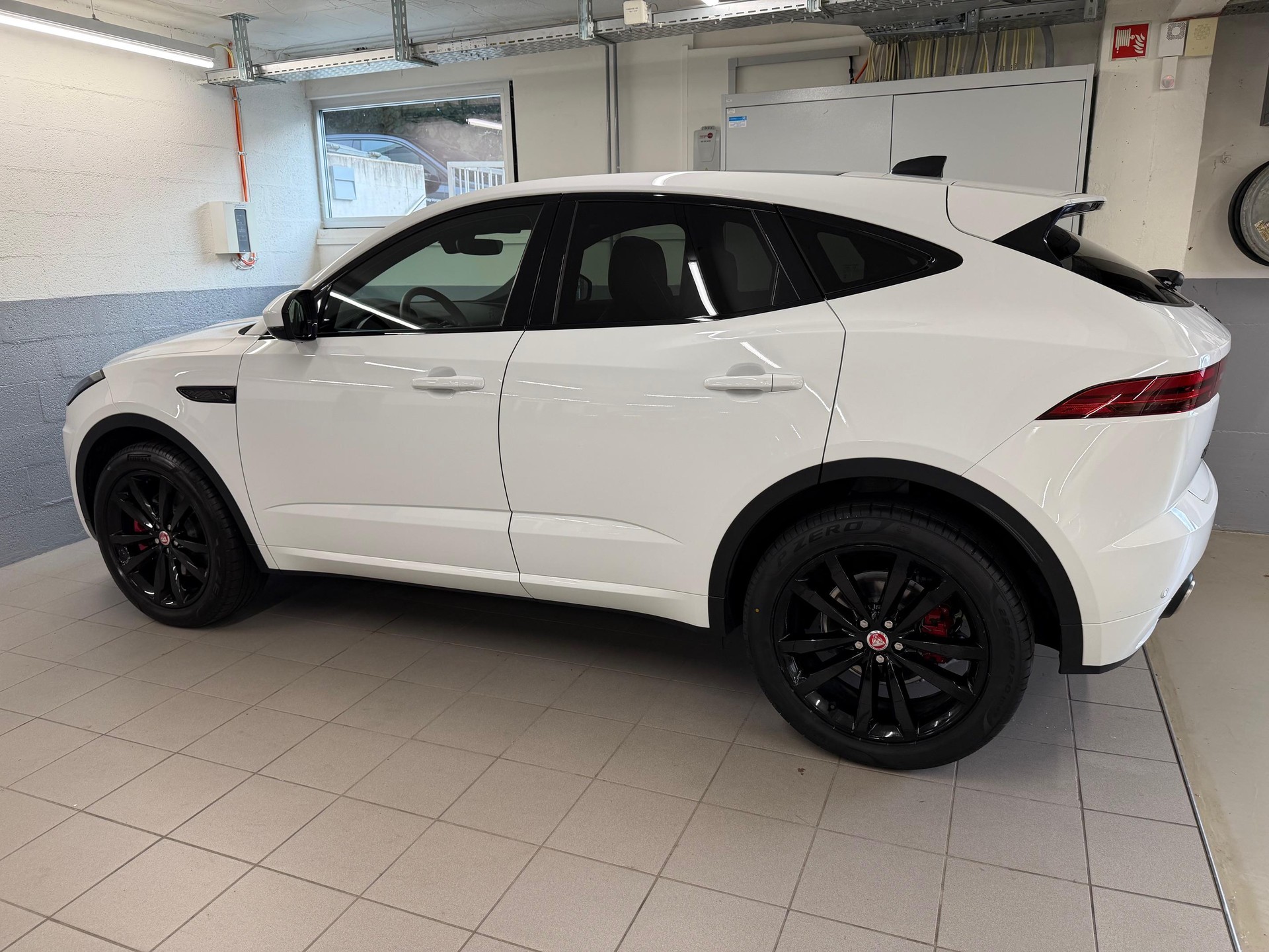 JAGUAR E-Pace 2.0 I4 200 R-Dynamic S AWD-image-7