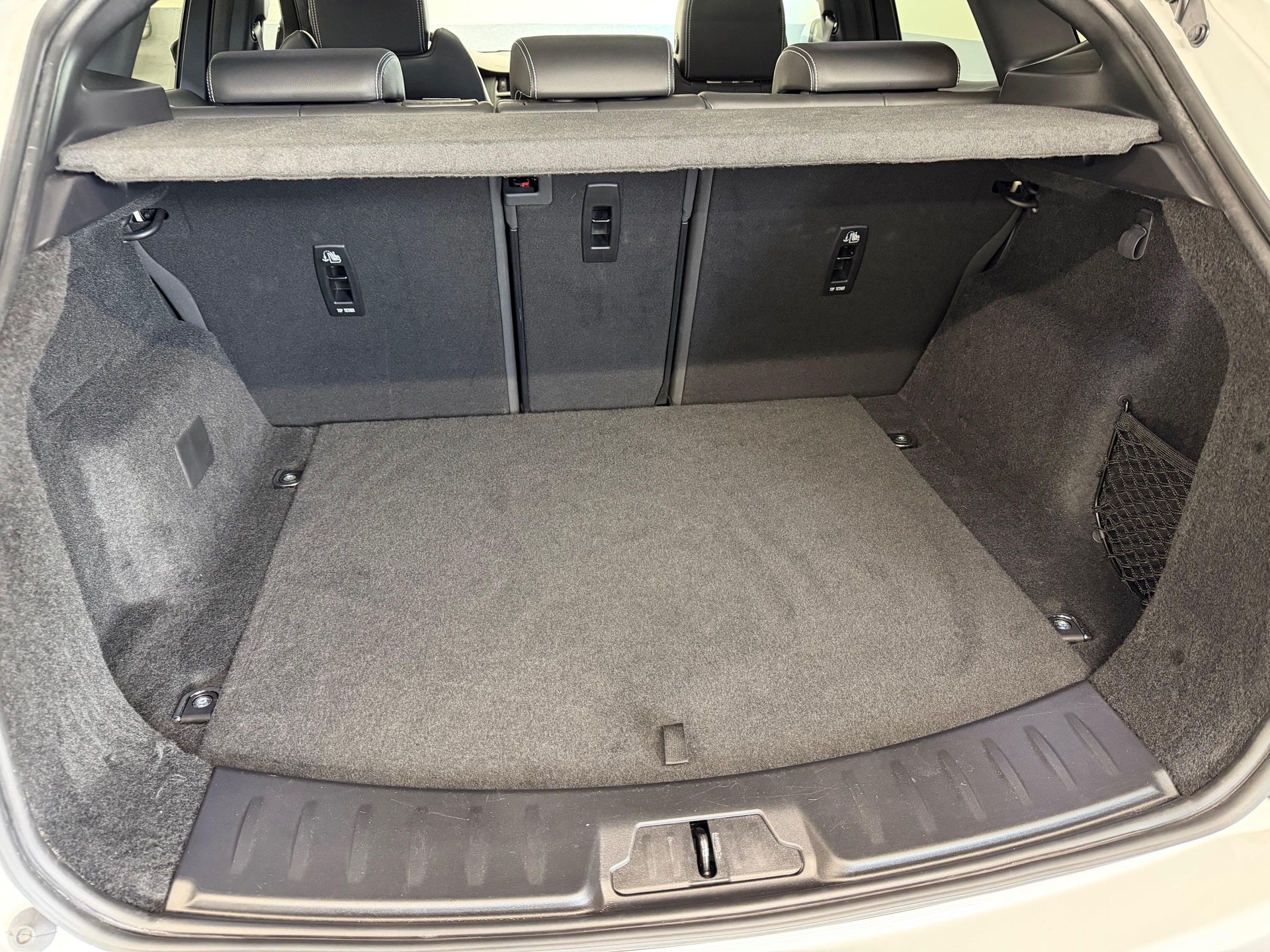 JAGUAR E-Pace 2.0 I4 200 R-Dynamic S AWD-image-16