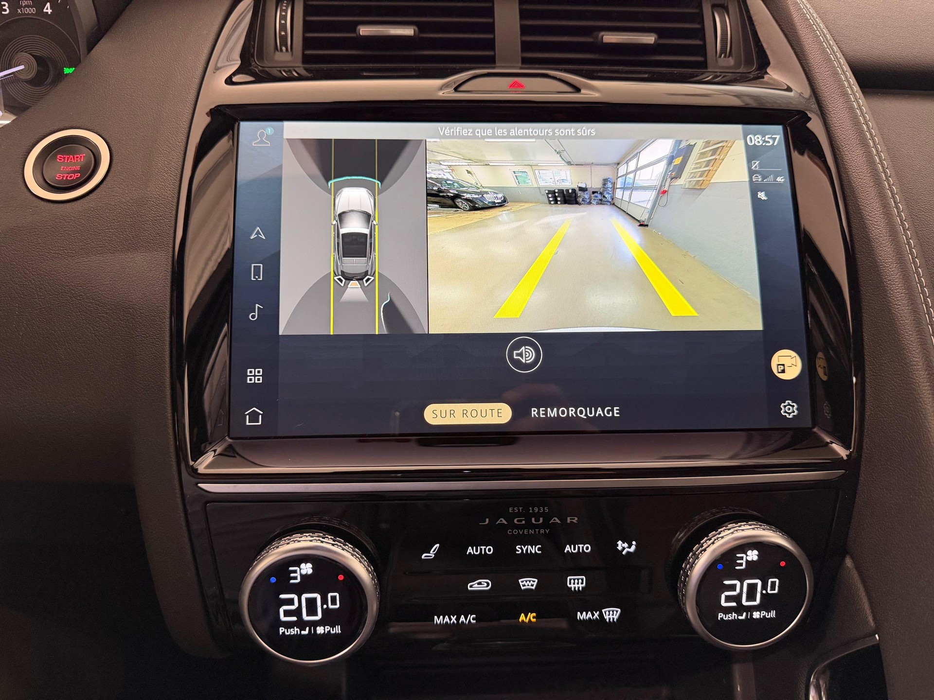 JAGUAR E-Pace 2.0 I4 200 R-Dynamic S AWD-image-12