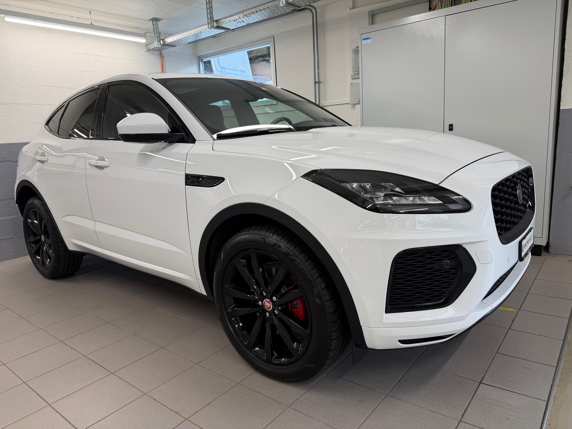 JAGUAR E-Pace 2.0 I4 200 R-Dynamic S AWD-image-0