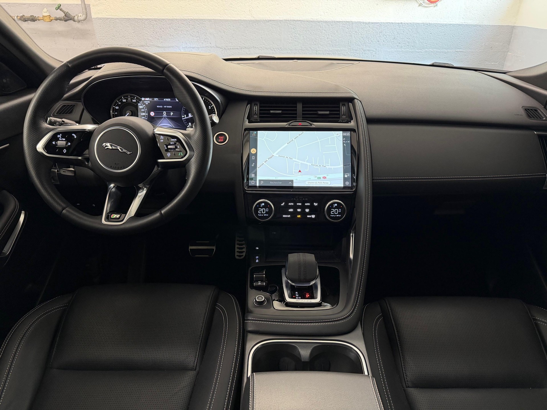 JAGUAR E-Pace 2.0 I4 200 R-Dynamic S AWD-image-5