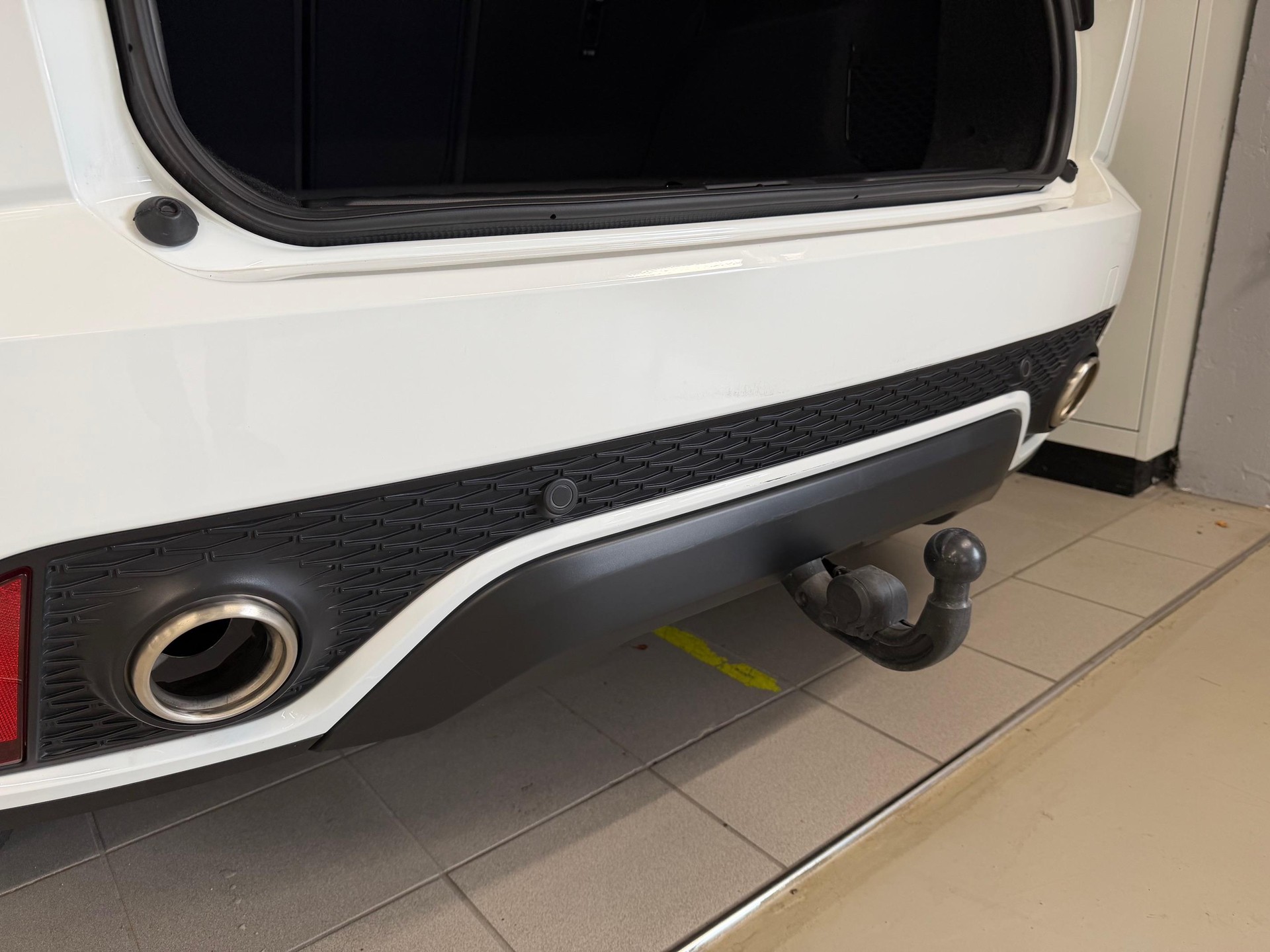 JAGUAR E-Pace 2.0 I4 200 R-Dynamic S AWD-image-17