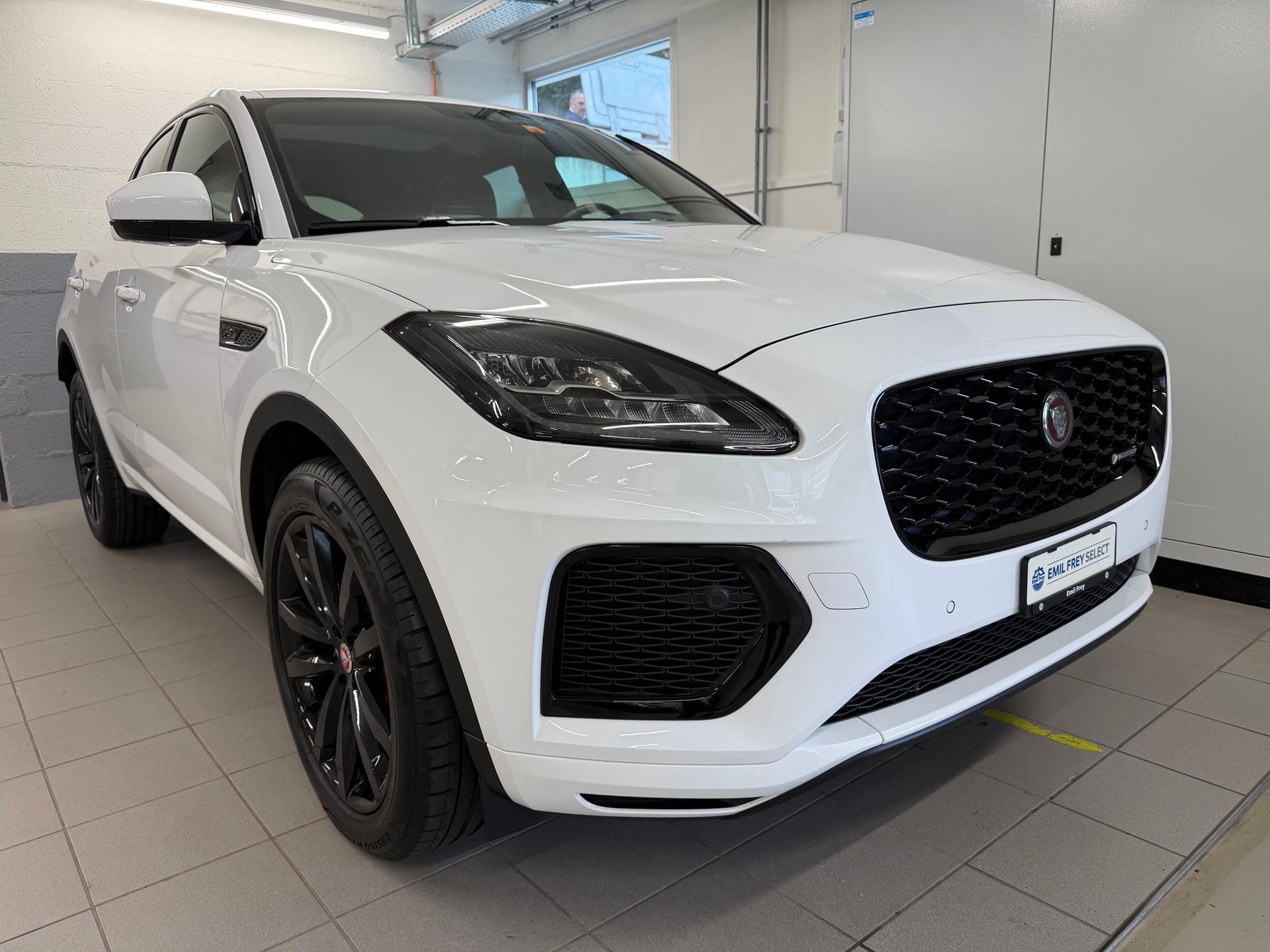 JAGUAR E-Pace 2.0 I4 200 R-Dynamic S AWD-image-7