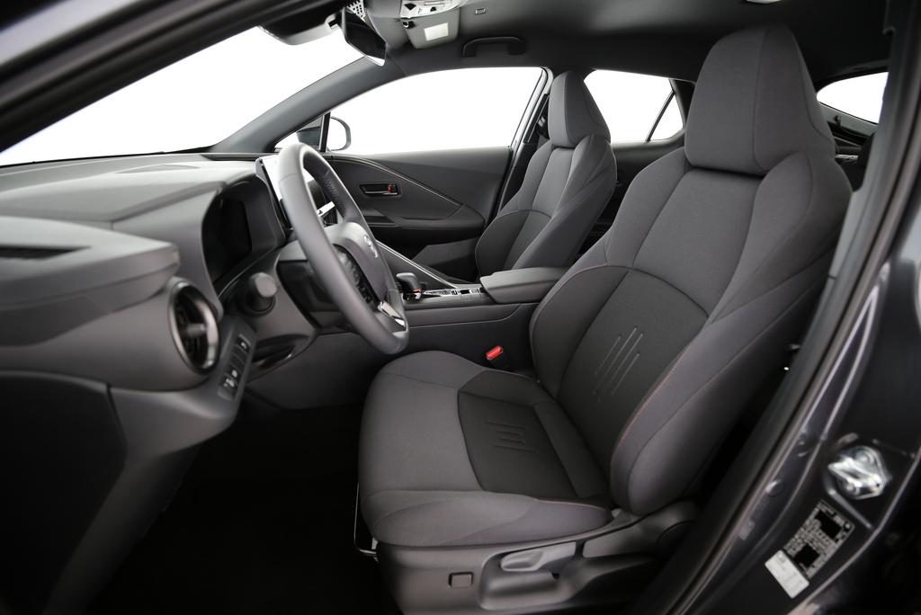 TOYOTA C-HR 2.0 PHEV Charge-image-3
