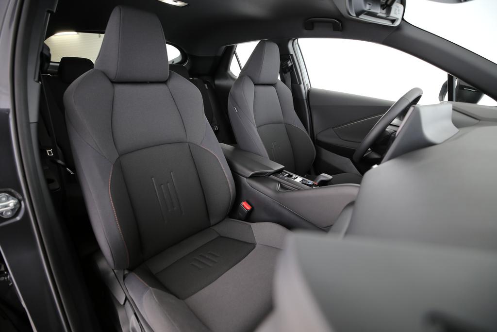 TOYOTA C-HR 2.0 PHEV Charge-image-10