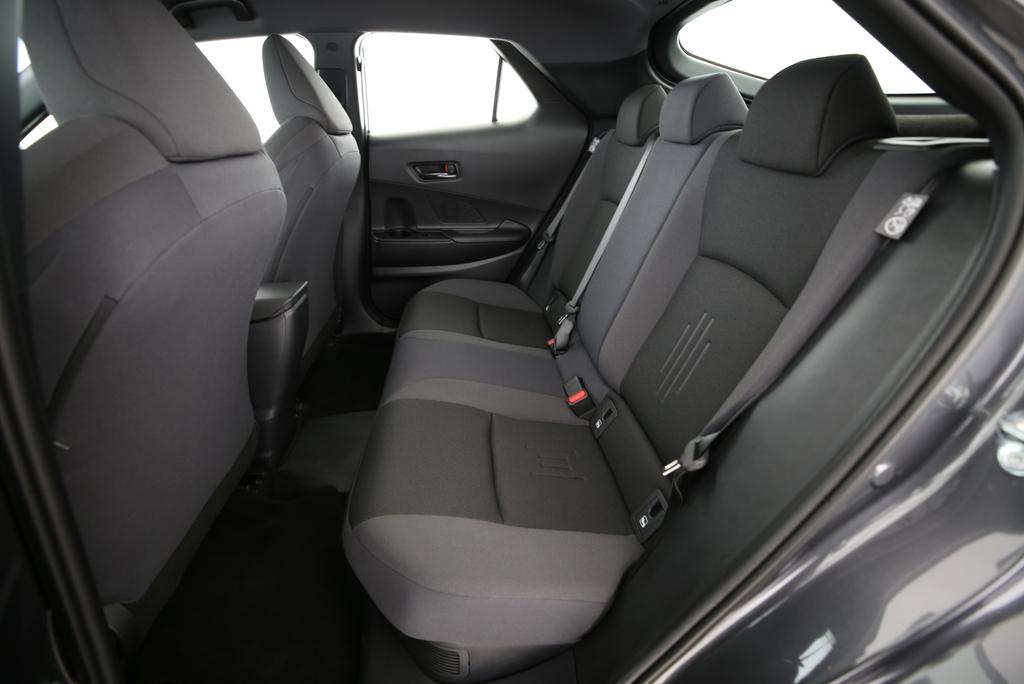 TOYOTA C-HR 2.0 PHEV Charge-image-11