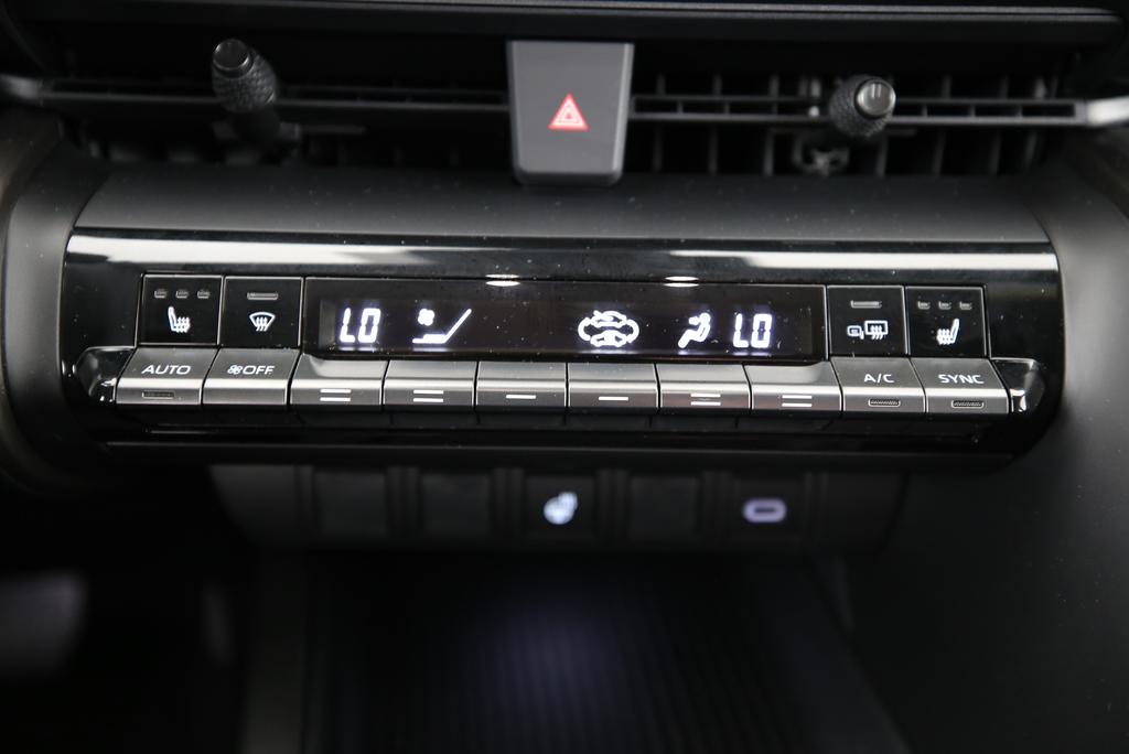 TOYOTA C-HR 2.0 PHEV Charge-image-8