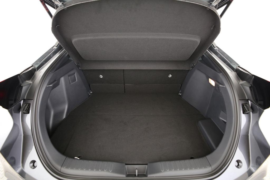 TOYOTA C-HR 2.0 PHEV Charge-image-12
