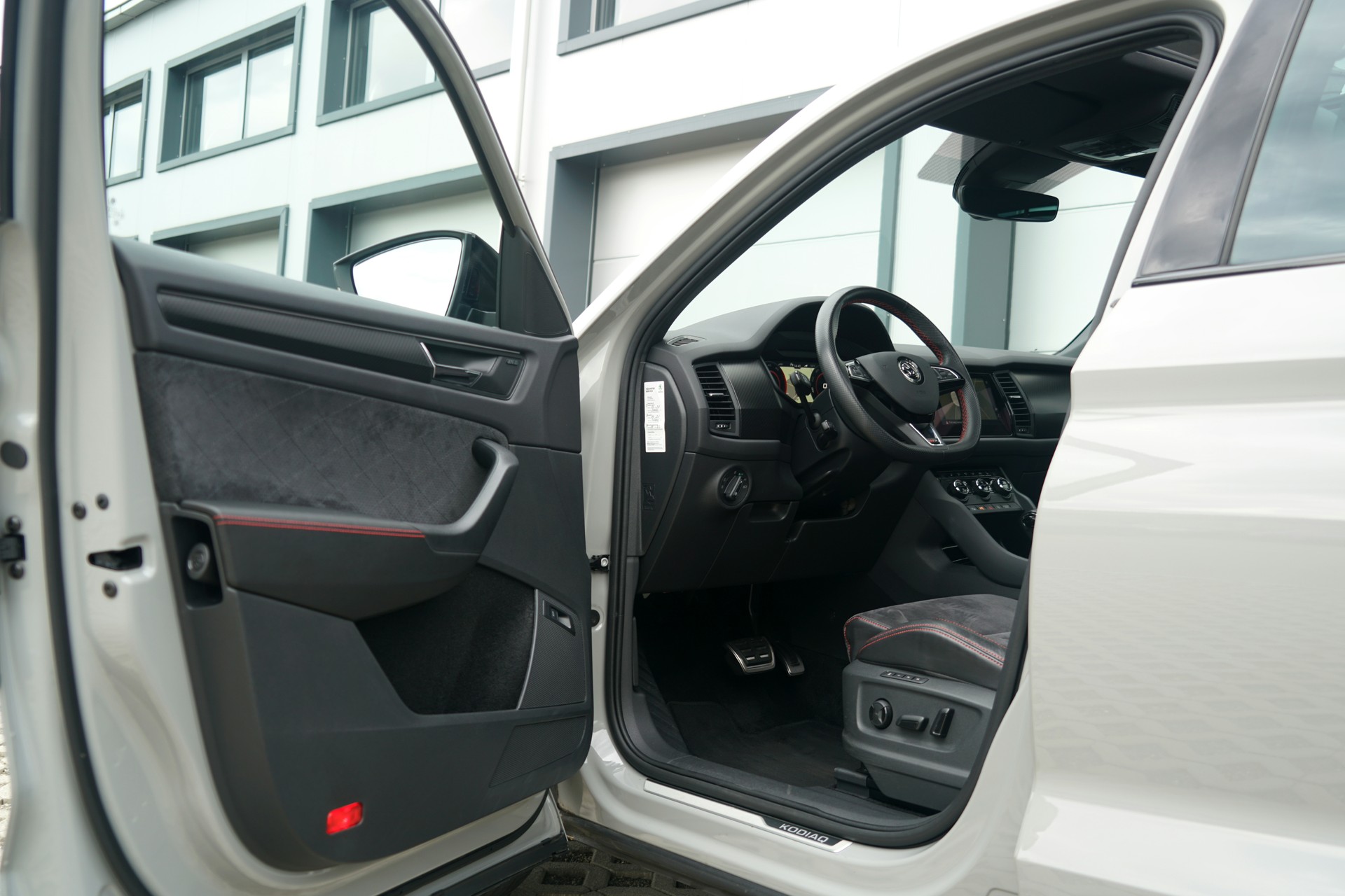 SKODA Kodiaq 2.0 Bi-TDI SCR RS 4x4 DSG-image-10