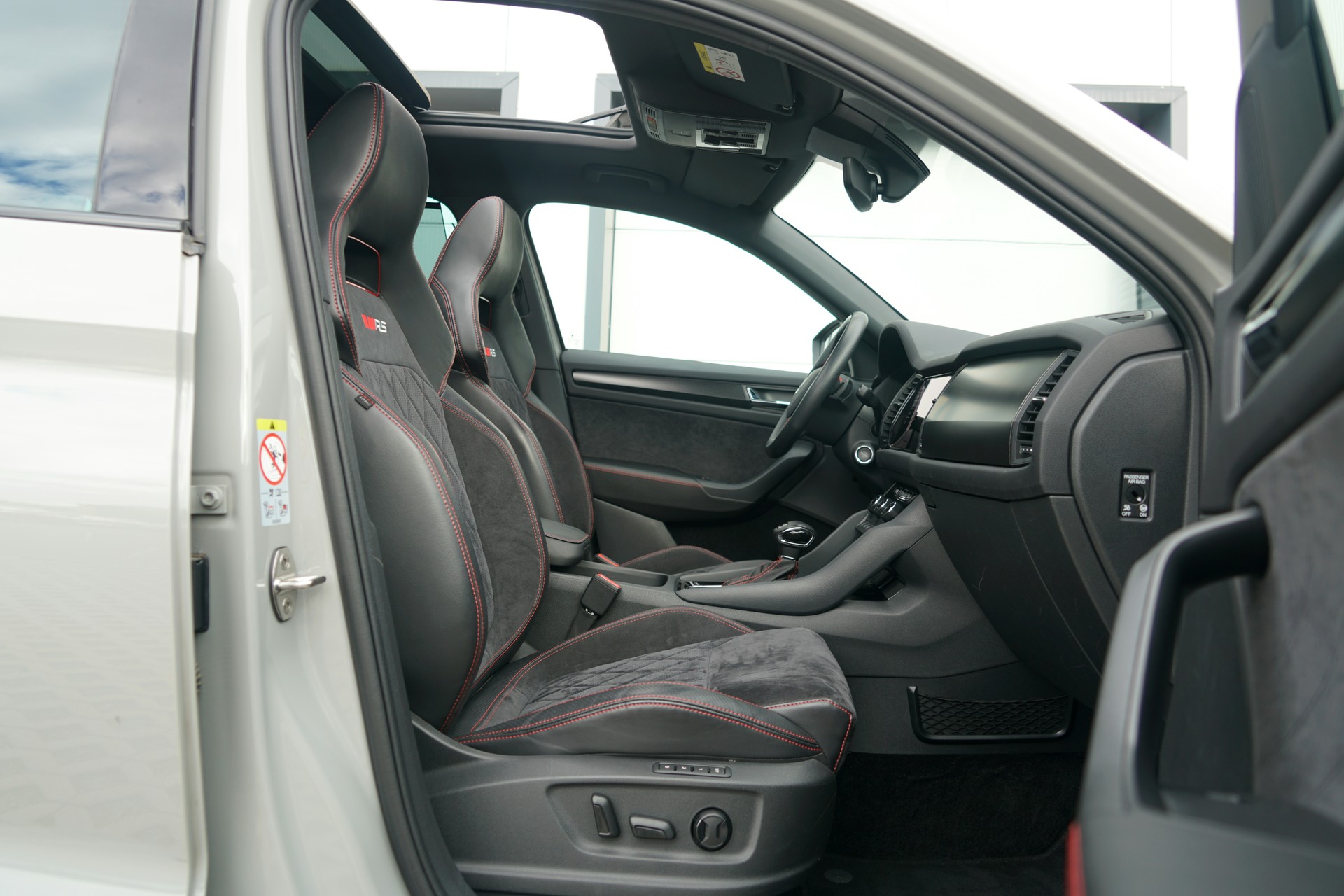 SKODA Kodiaq 2.0 Bi-TDI SCR RS 4x4 DSG-image-30