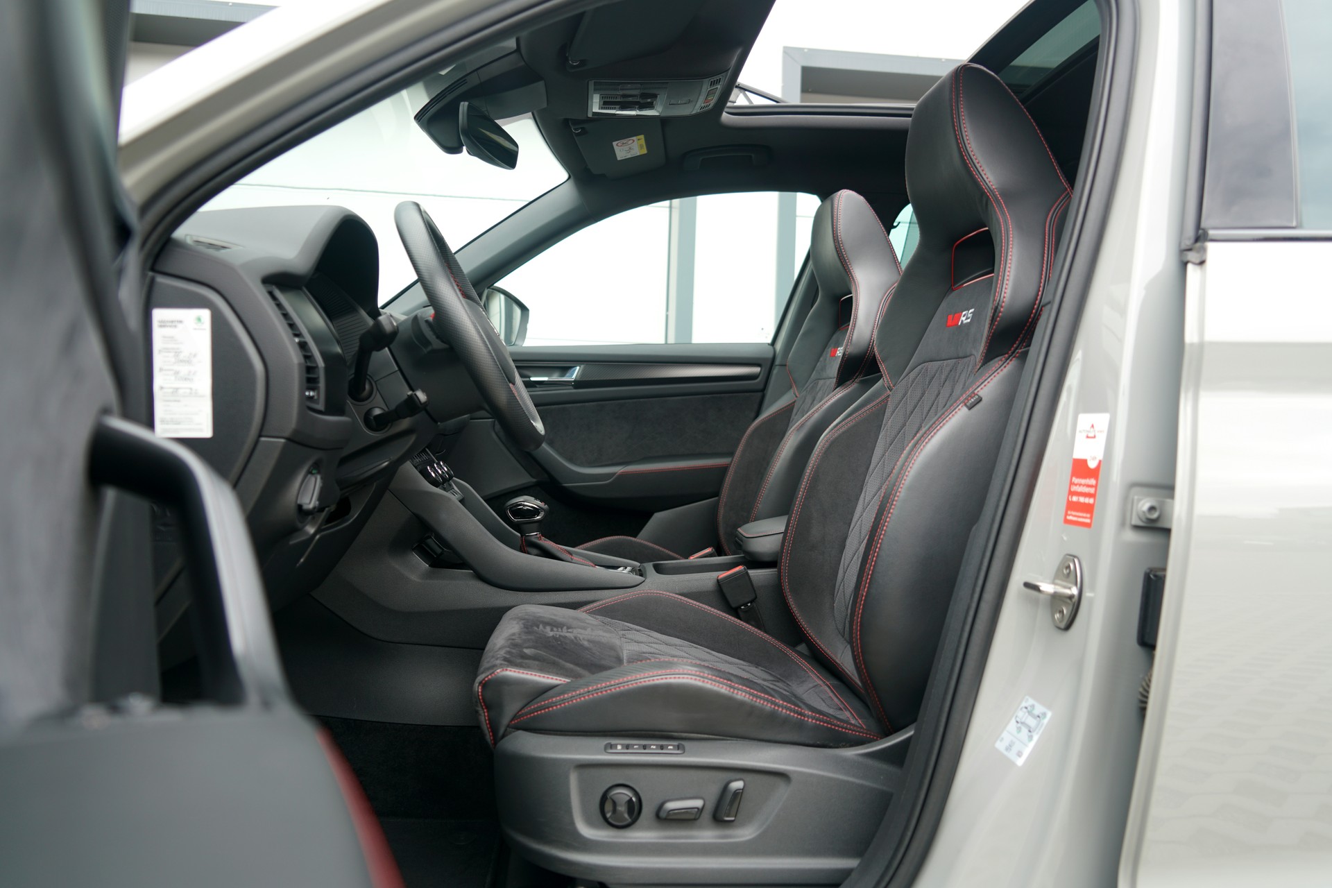 SKODA Kodiaq 2.0 Bi-TDI SCR RS 4x4 DSG-image-12
