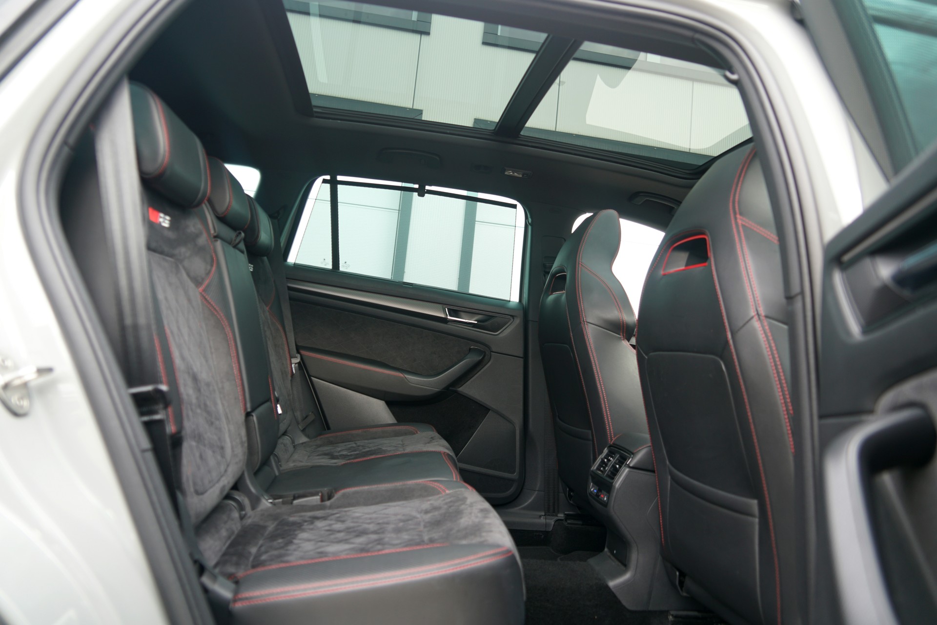 SKODA Kodiaq 2.0 Bi-TDI SCR RS 4x4 DSG-image-28