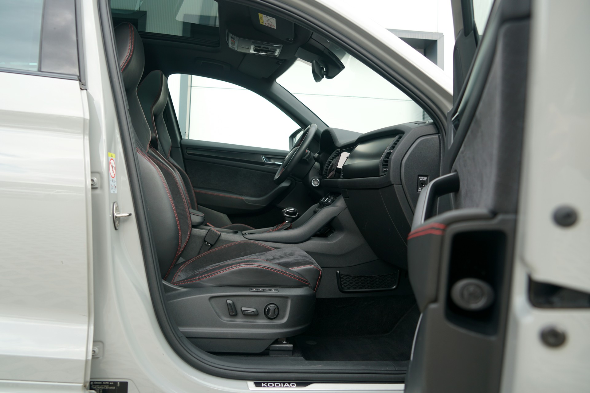SKODA Kodiaq 2.0 Bi-TDI SCR RS 4x4 DSG-image-29