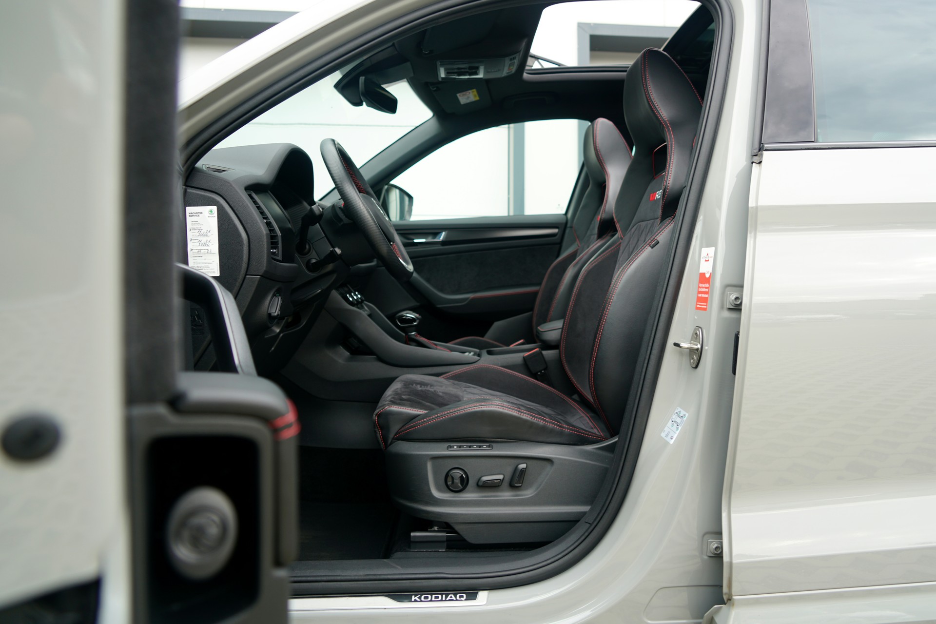 SKODA Kodiaq 2.0 Bi-TDI SCR RS 4x4 DSG-image-11
