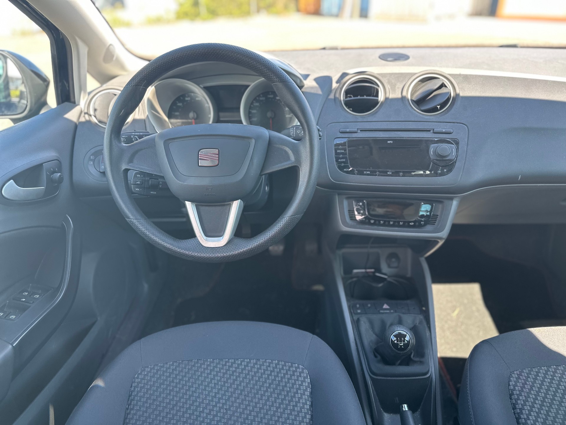 SEAT Ibiza SC 1.6 Style-image-7