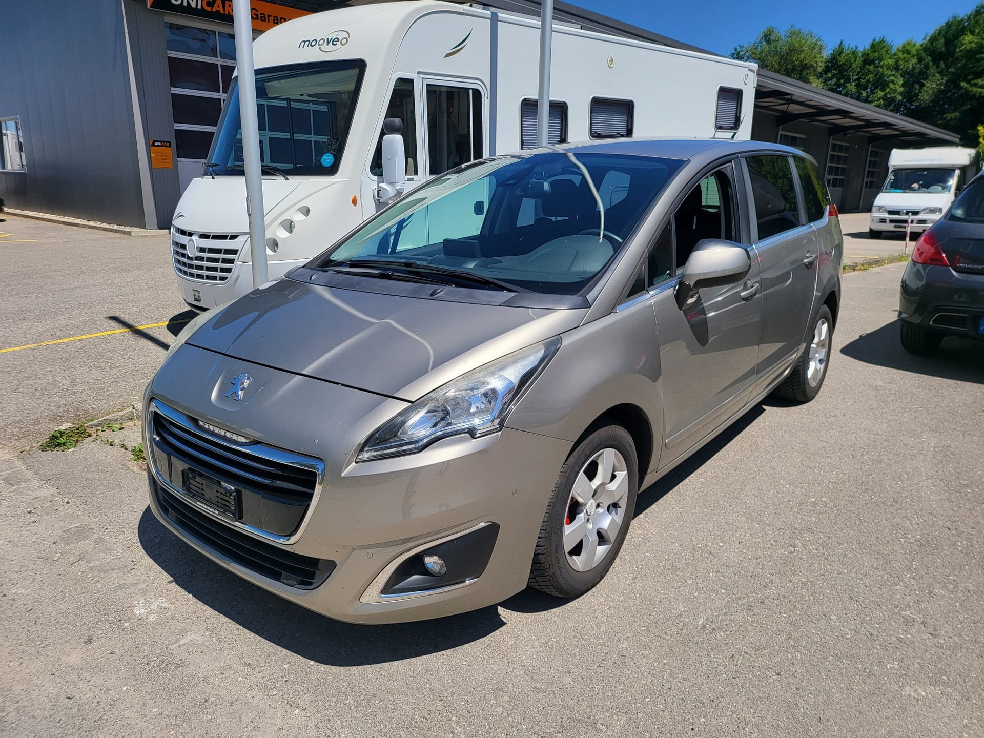 PEUGEOT 5008 HDI 115-image-0